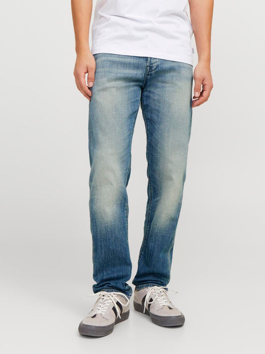 model_shot-front