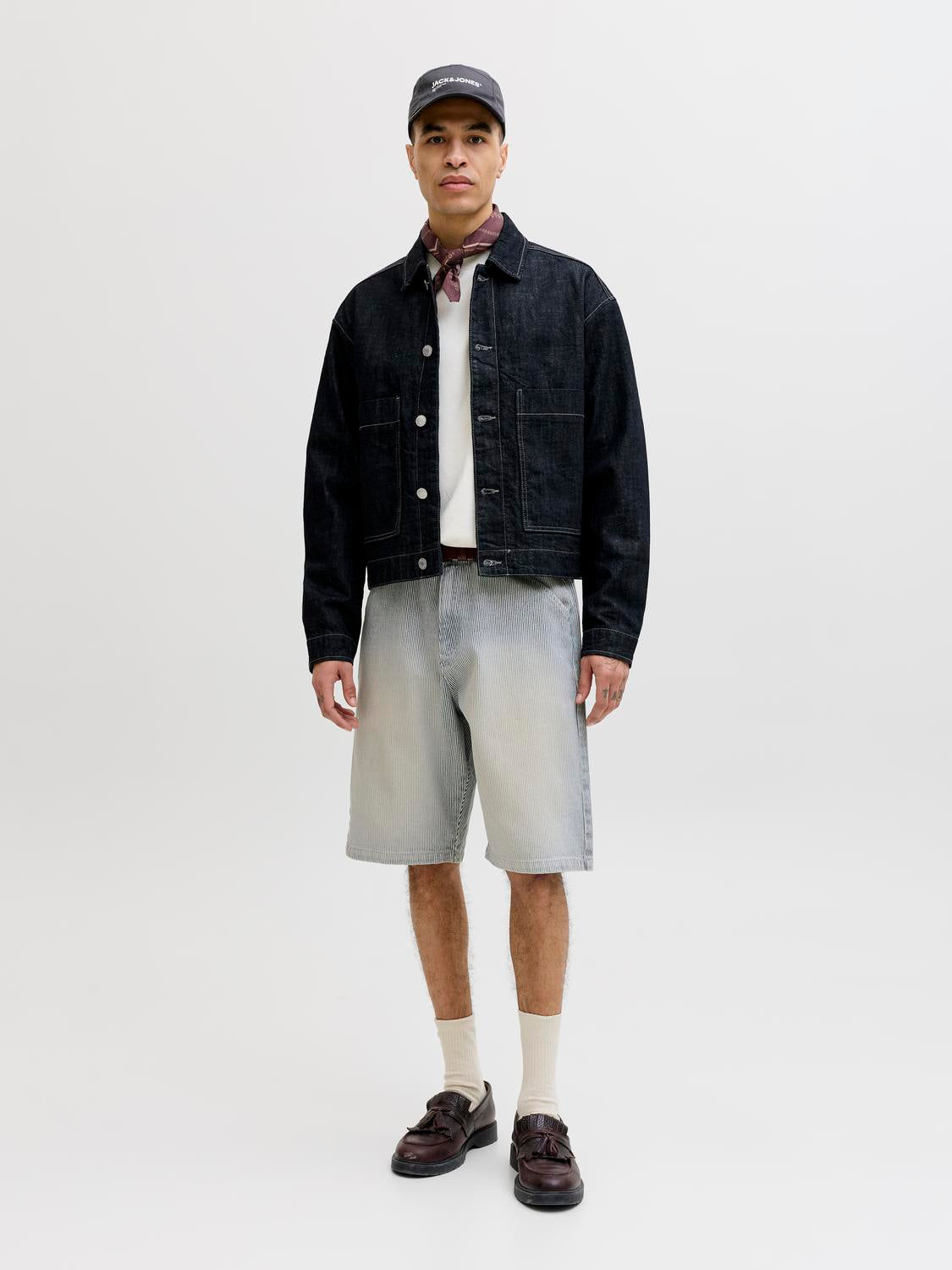 model_shot-front_full