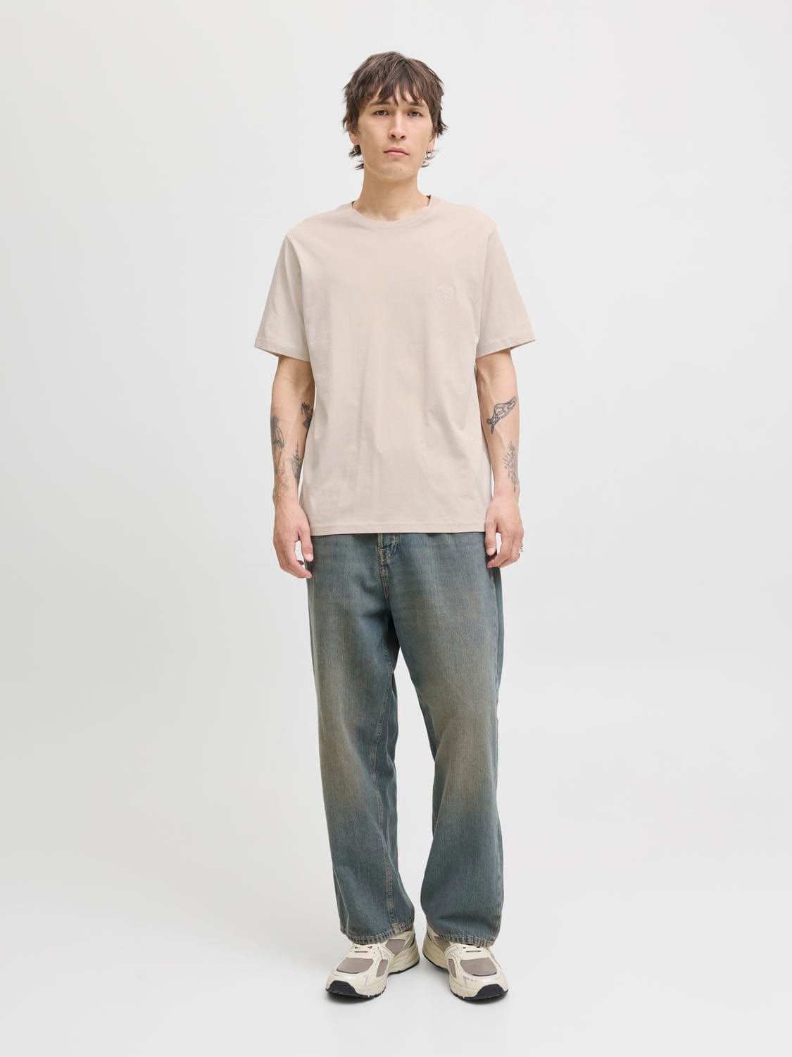 model_shot-front_full