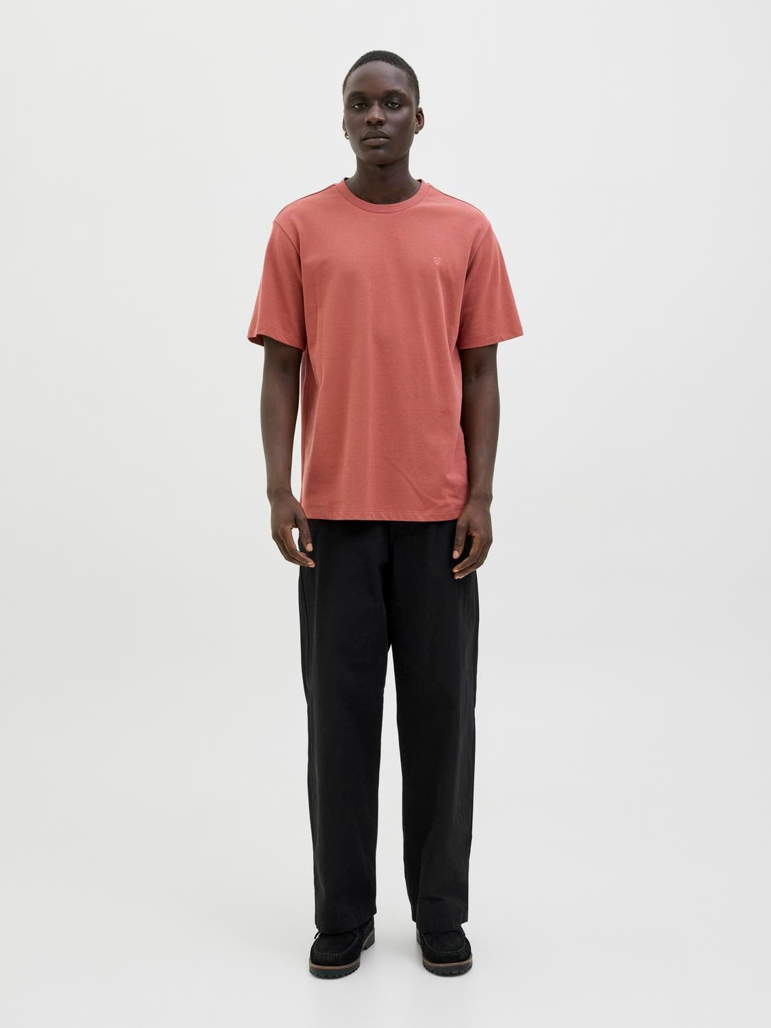model_shot-front_full