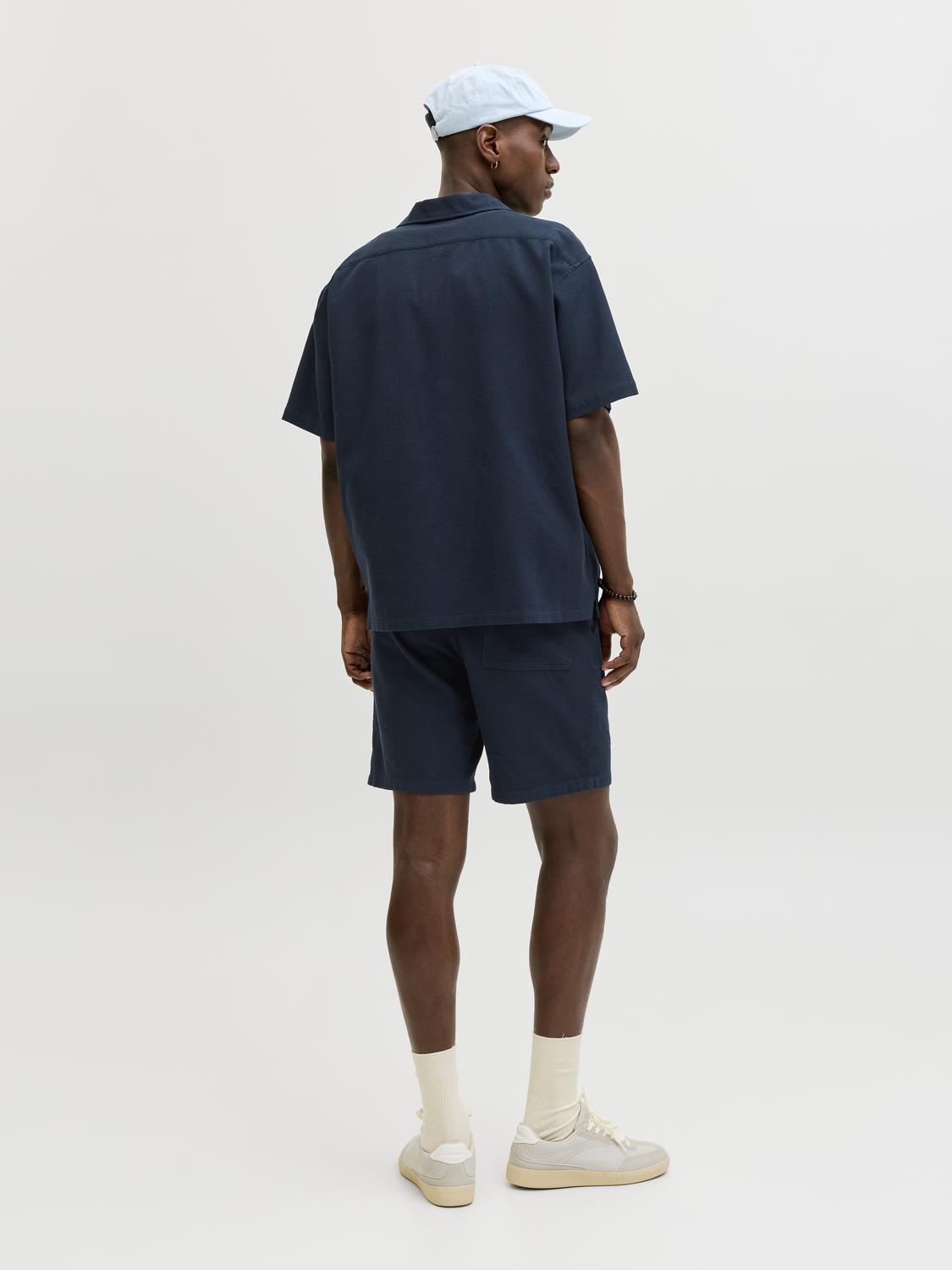 model_shot-back
