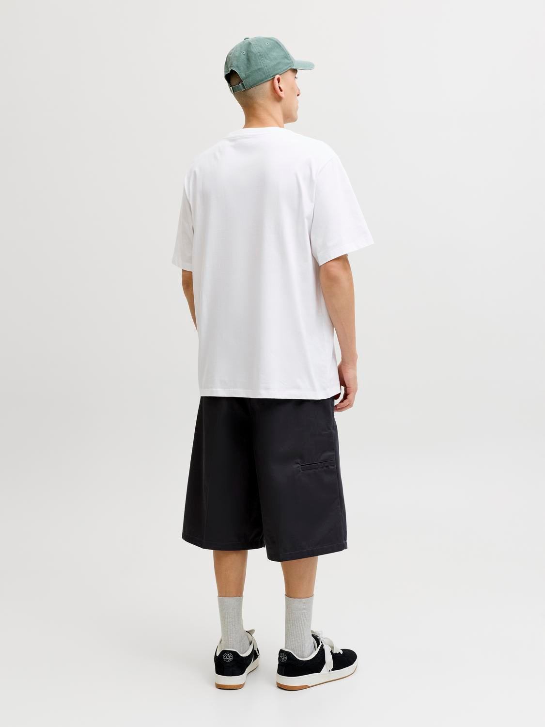 model_shot-back