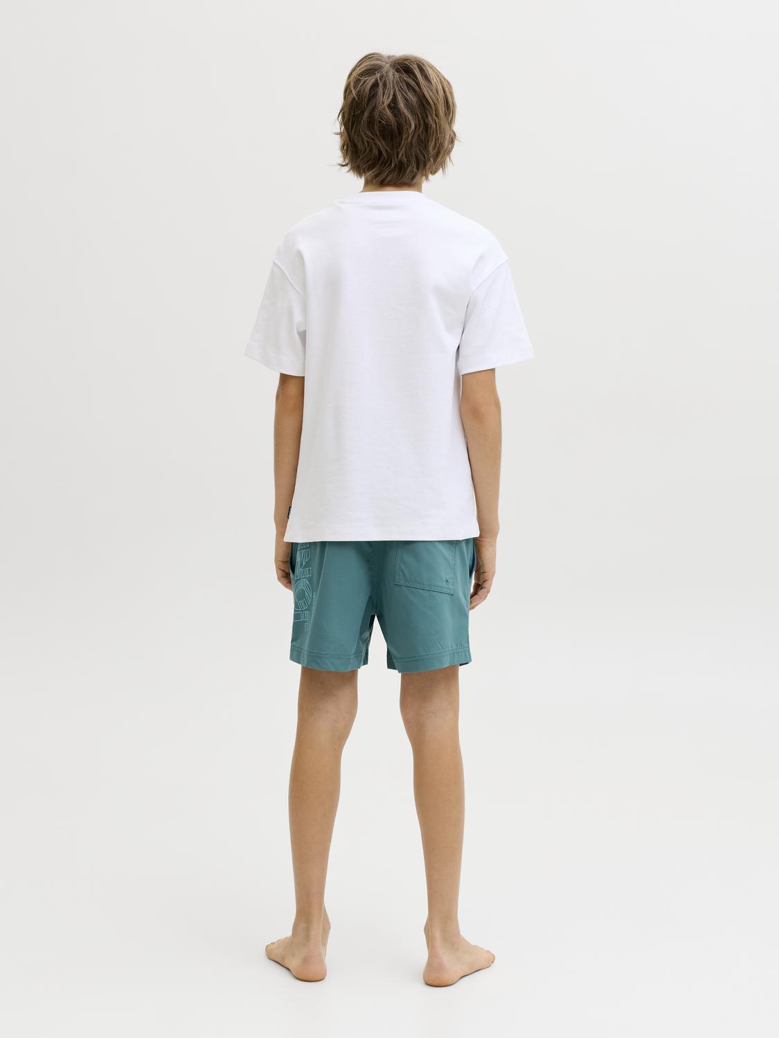 model_shot-back