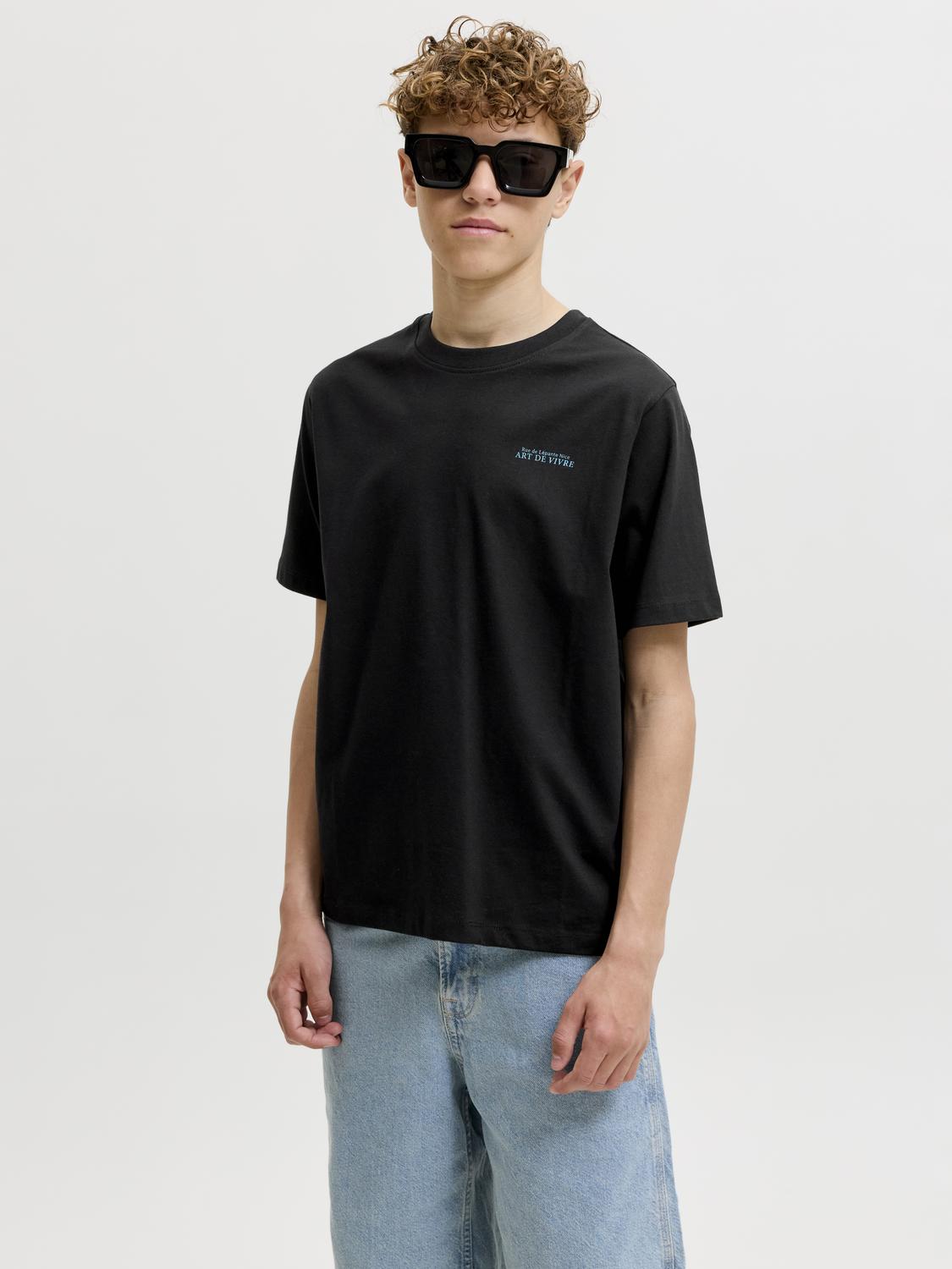 model_shot-front
