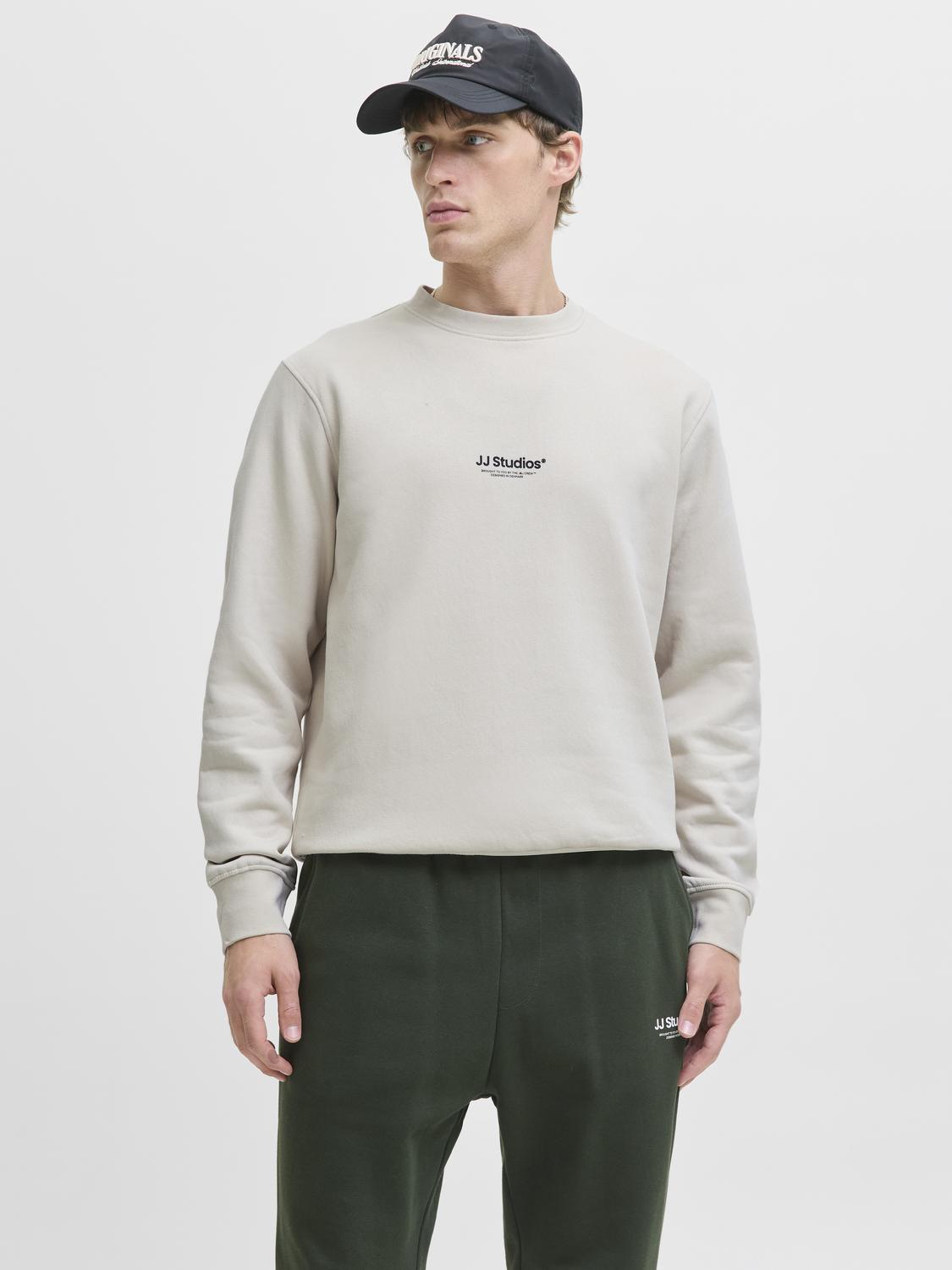 model_shot-front
