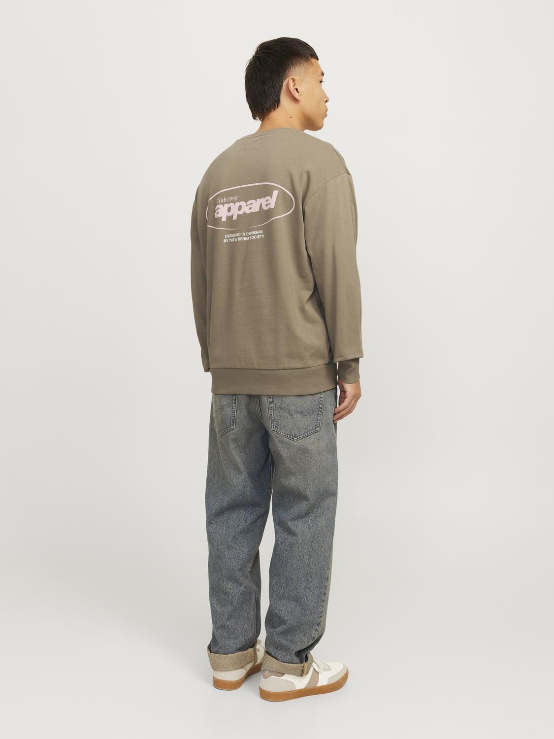 model_shot-back