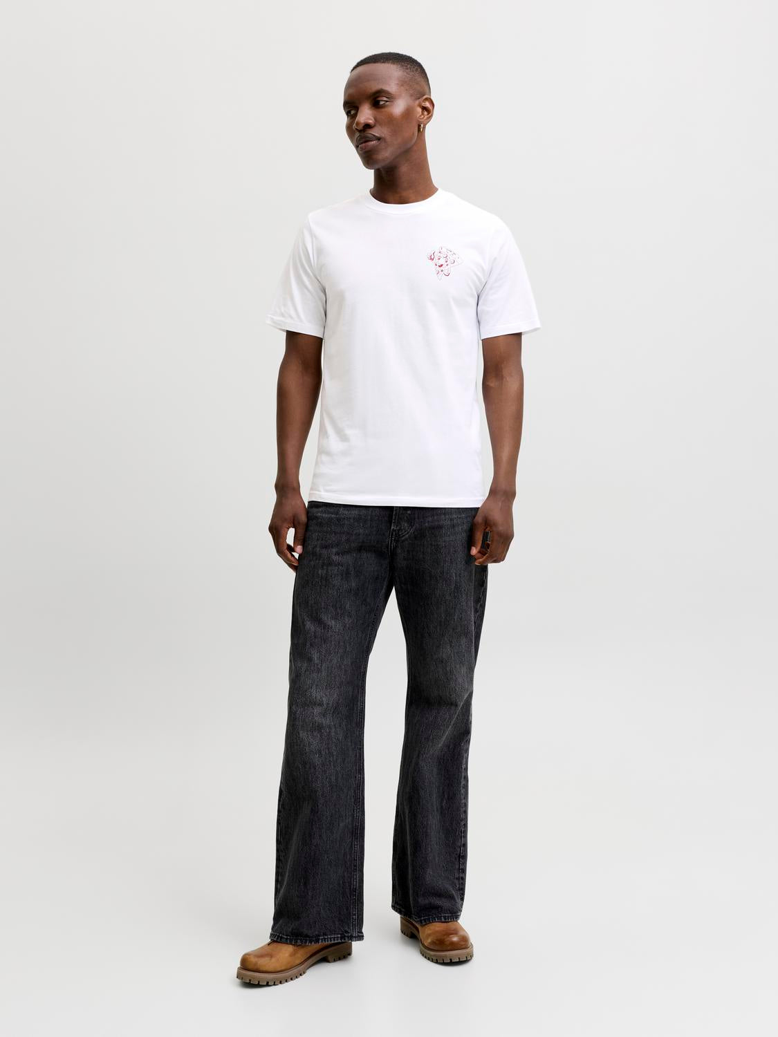model_shot-front_full