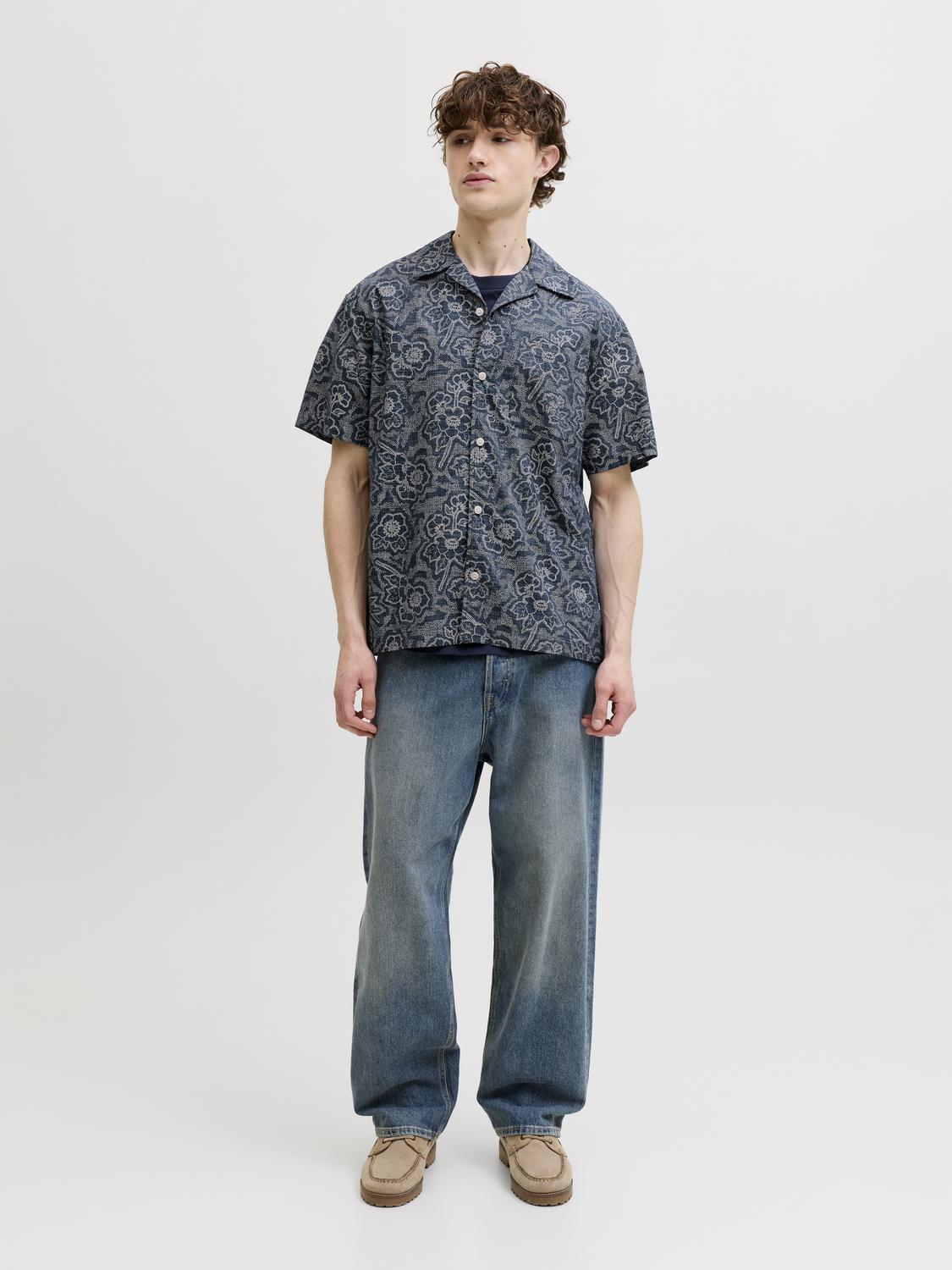 model_shot-front_full