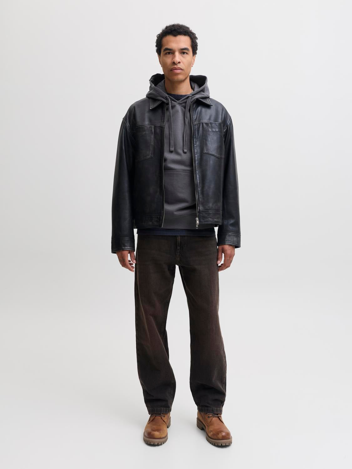 model_shot-front_full
