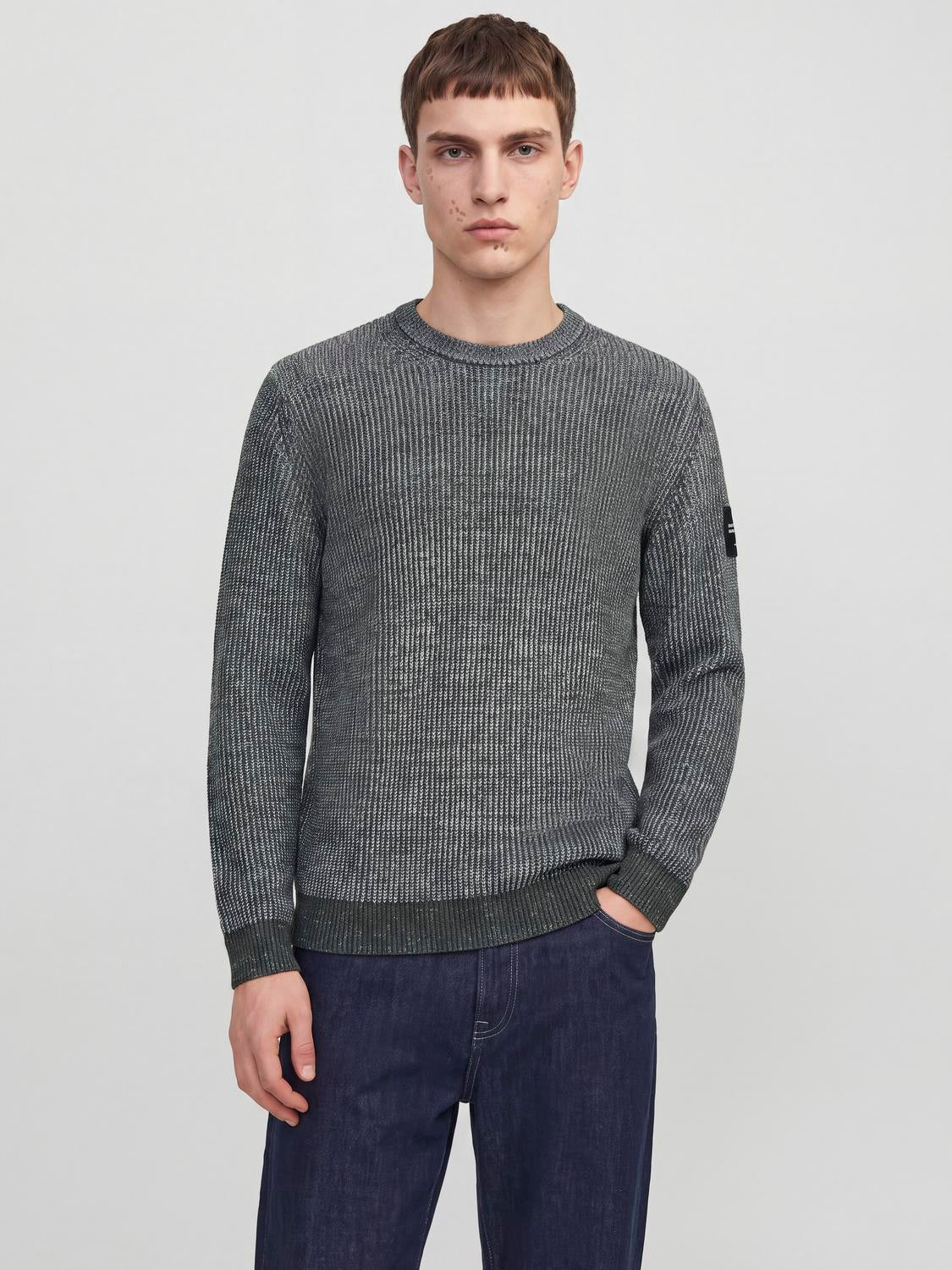 model_shot-front