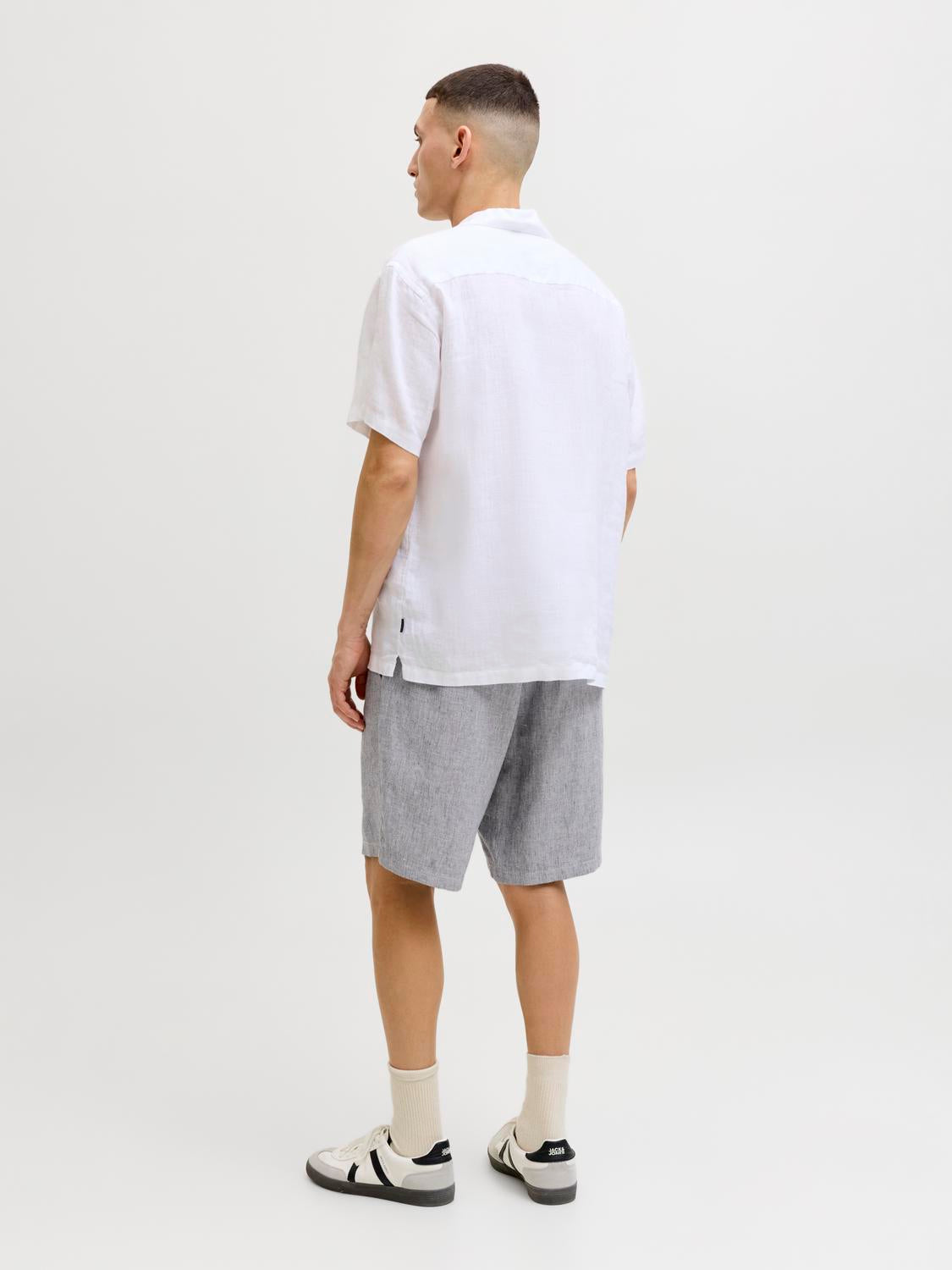 model_shot-back