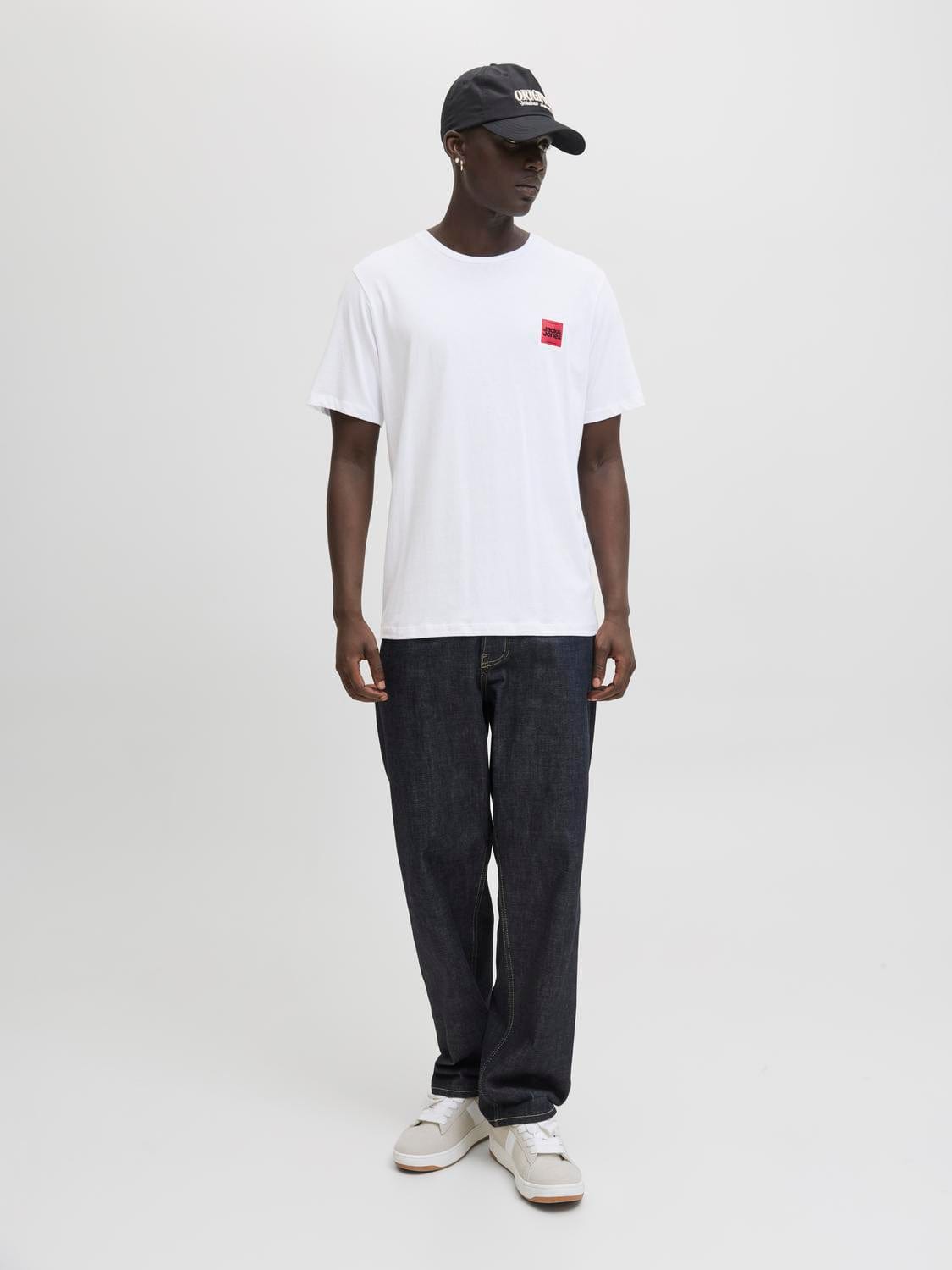 model_shot-front_full