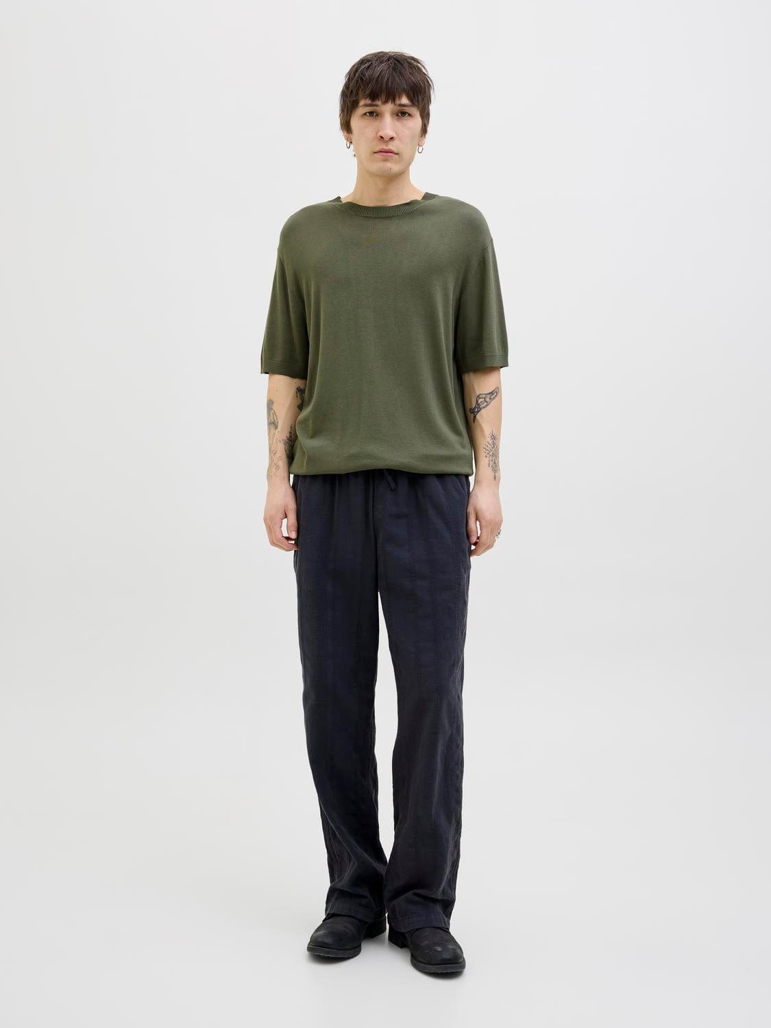 model_shot-front_full