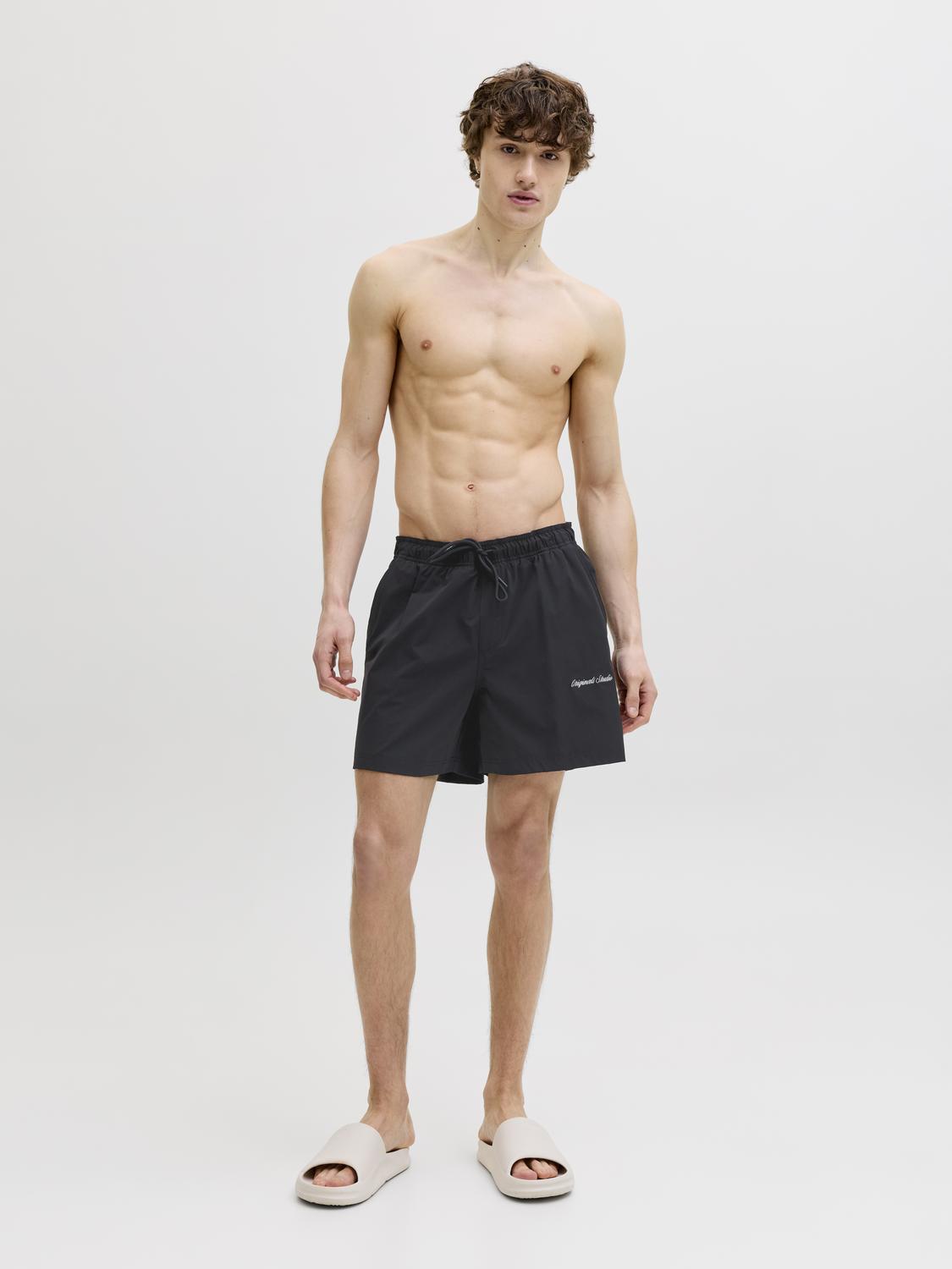 model_shot-front_full