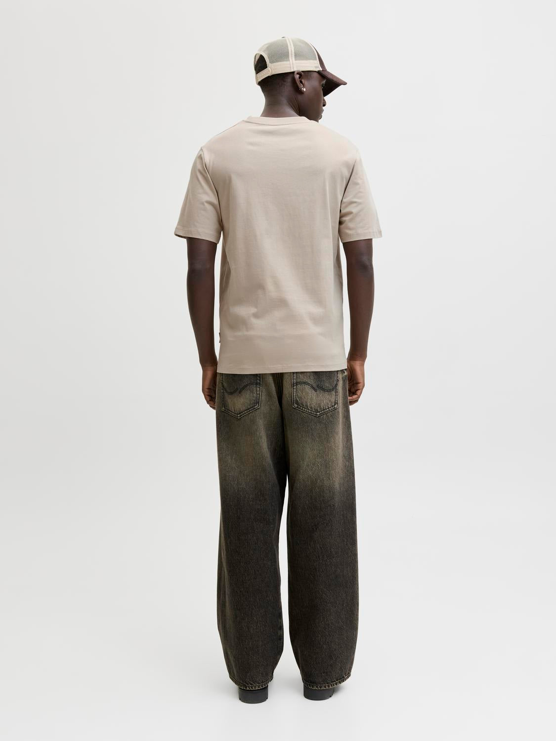 model_shot-back