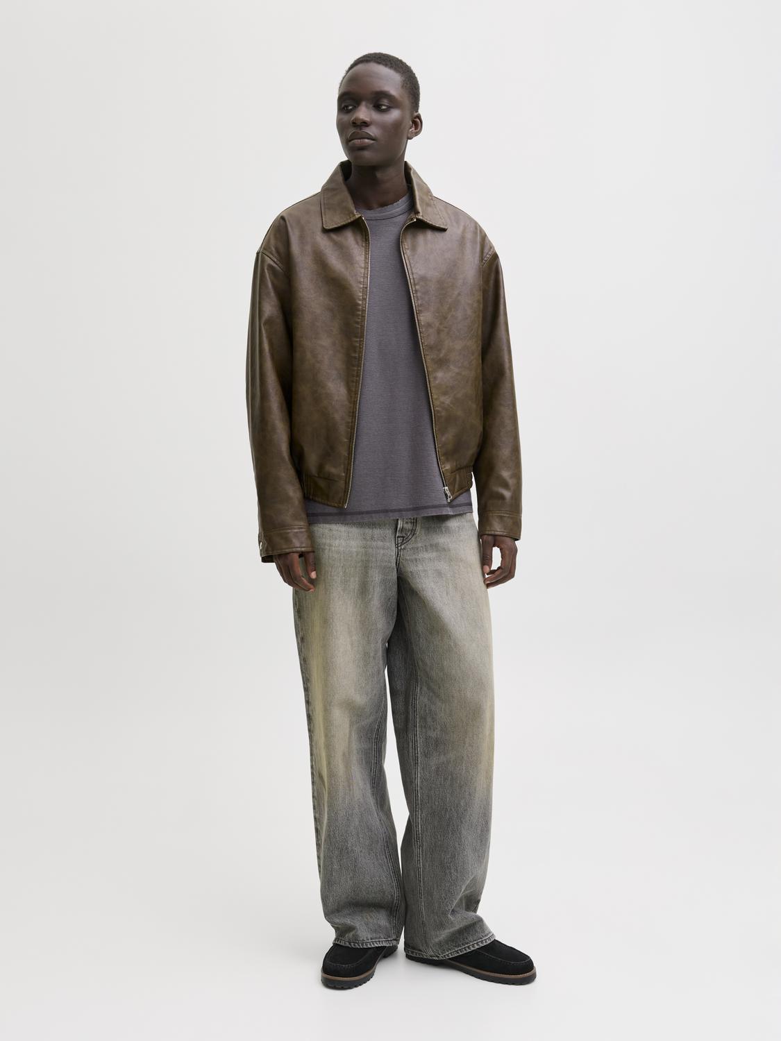 model_shot-front_full