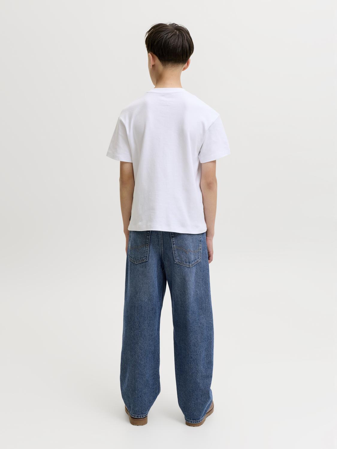 model_shot-back