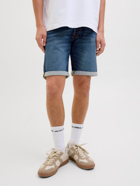 model_shot-front