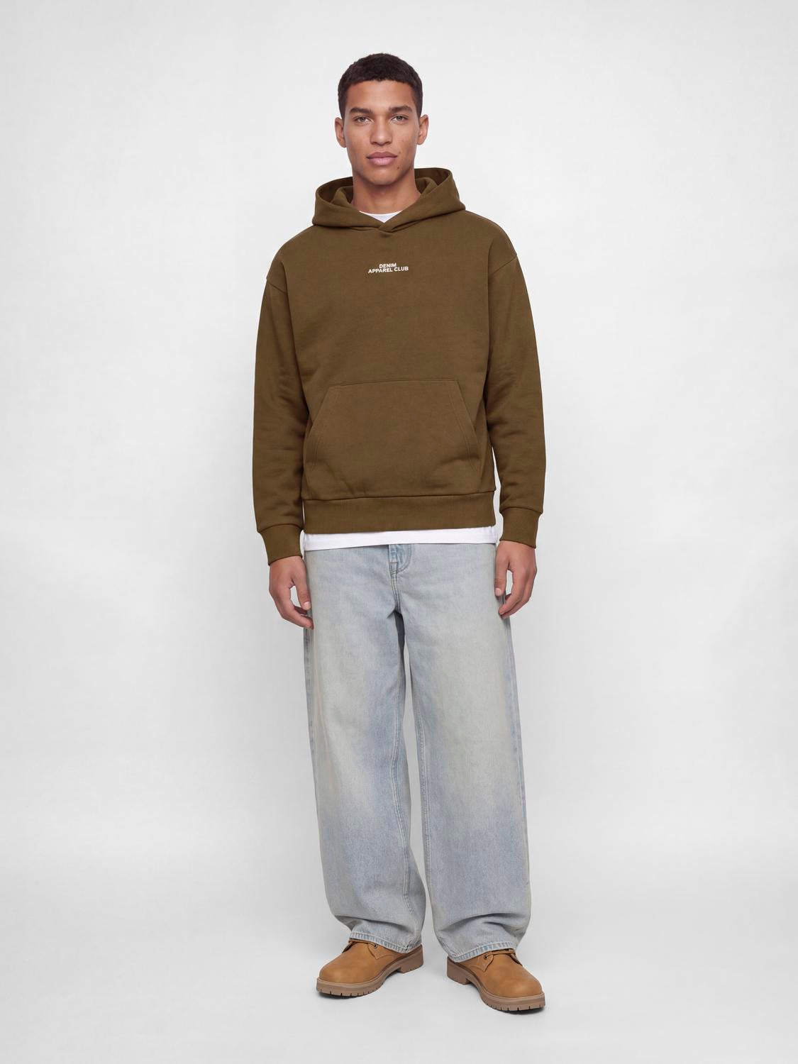 model_shot-front_full