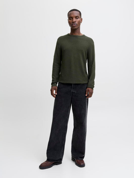 model_shot-front_full