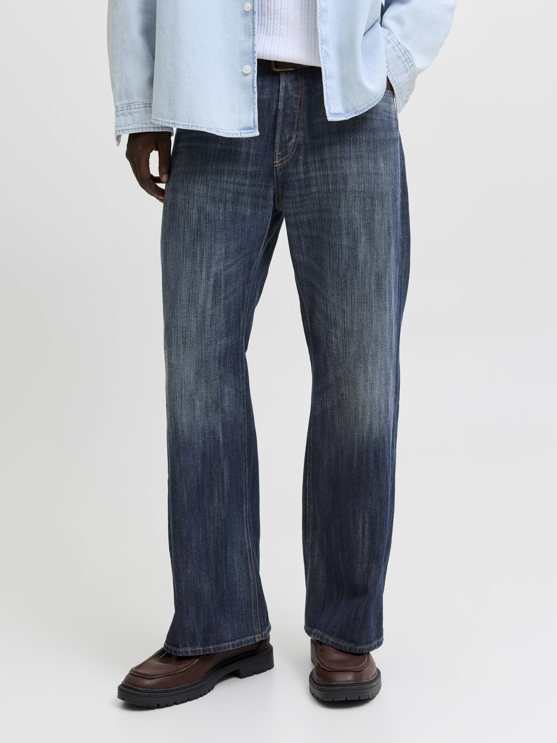 model_shot-front