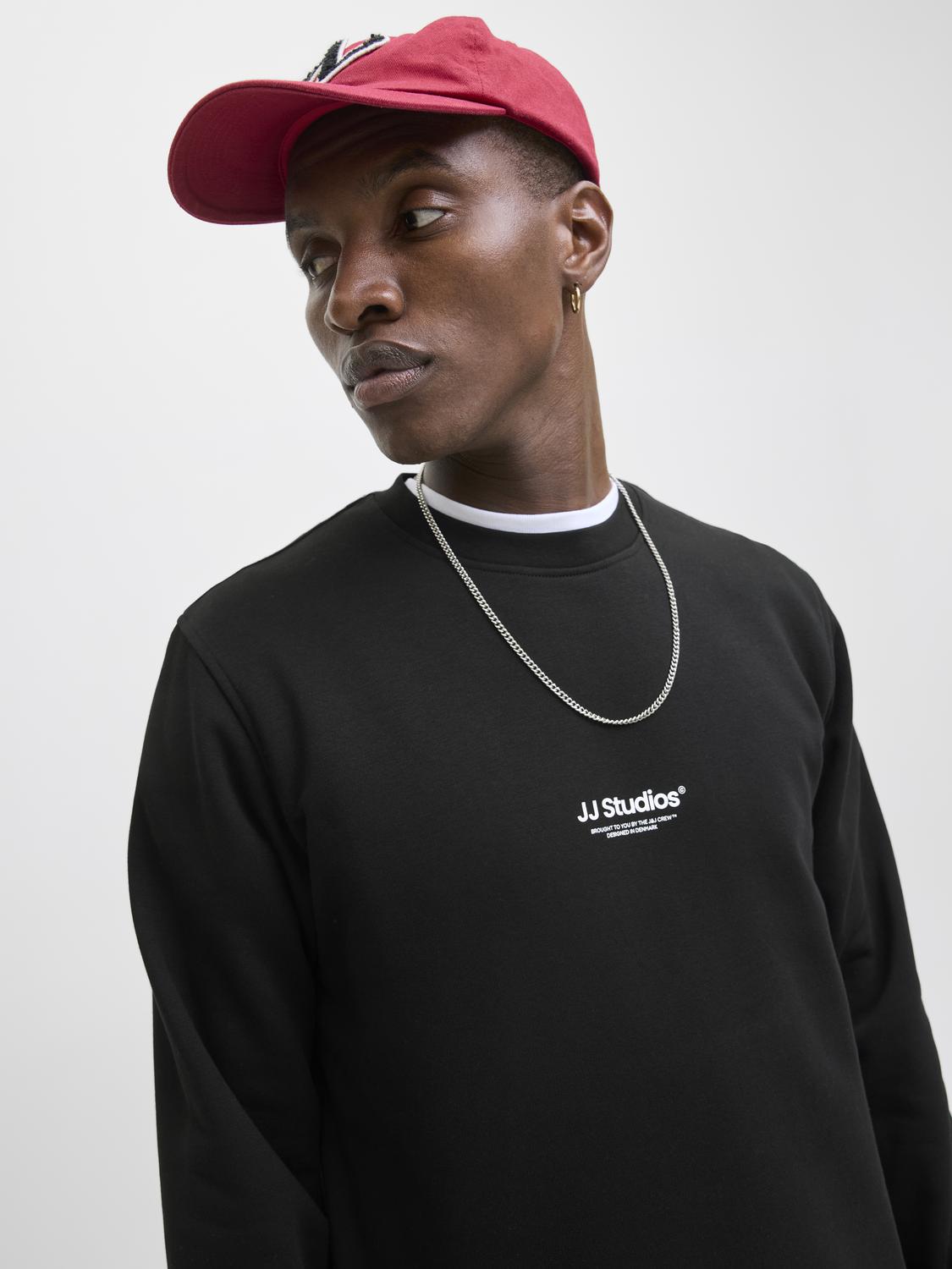model_shot-creative