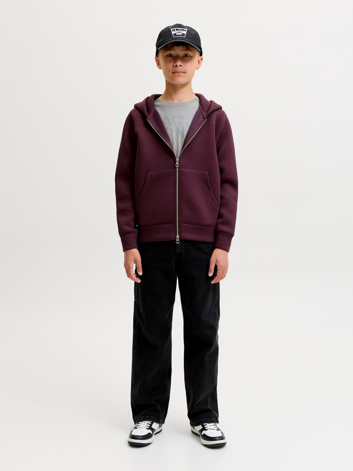model_shot-front_full