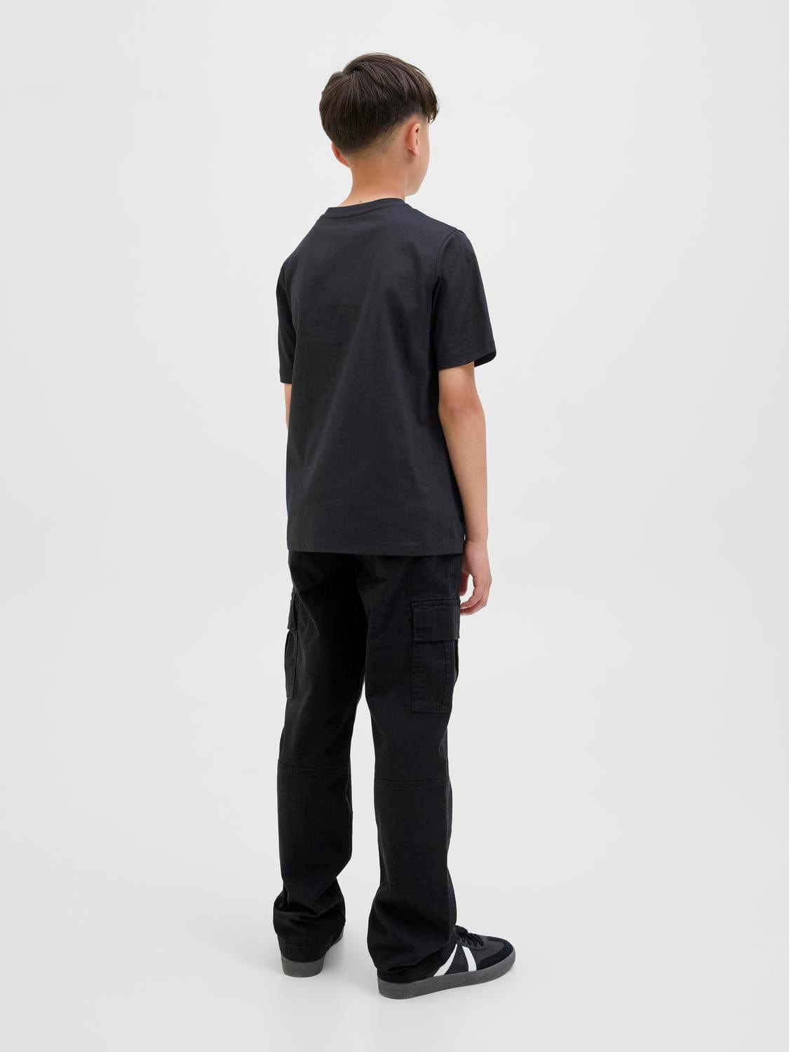 model_shot-back