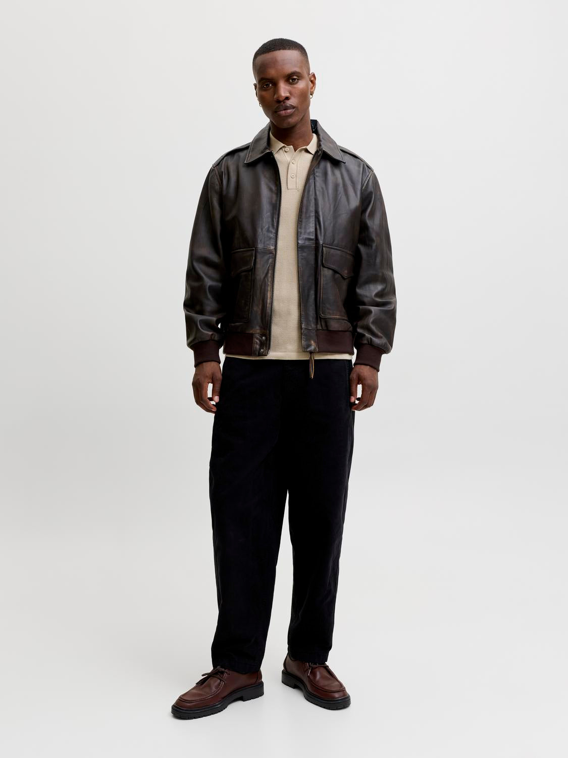 model_shot-front_full
