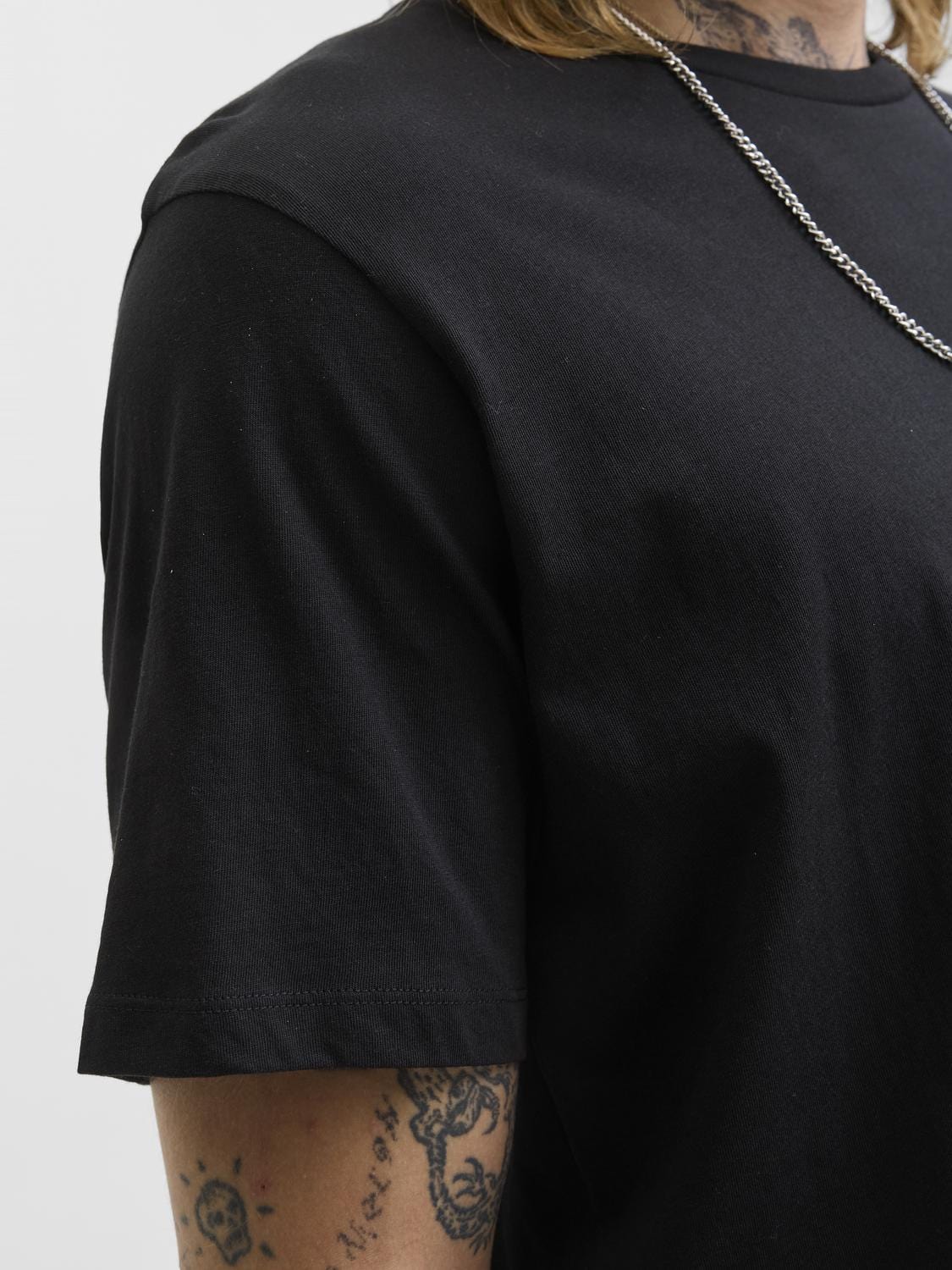 model_shot-detail
