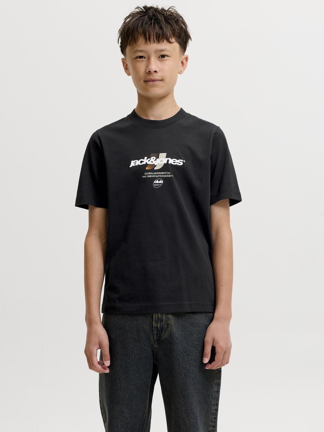model_shot-front
