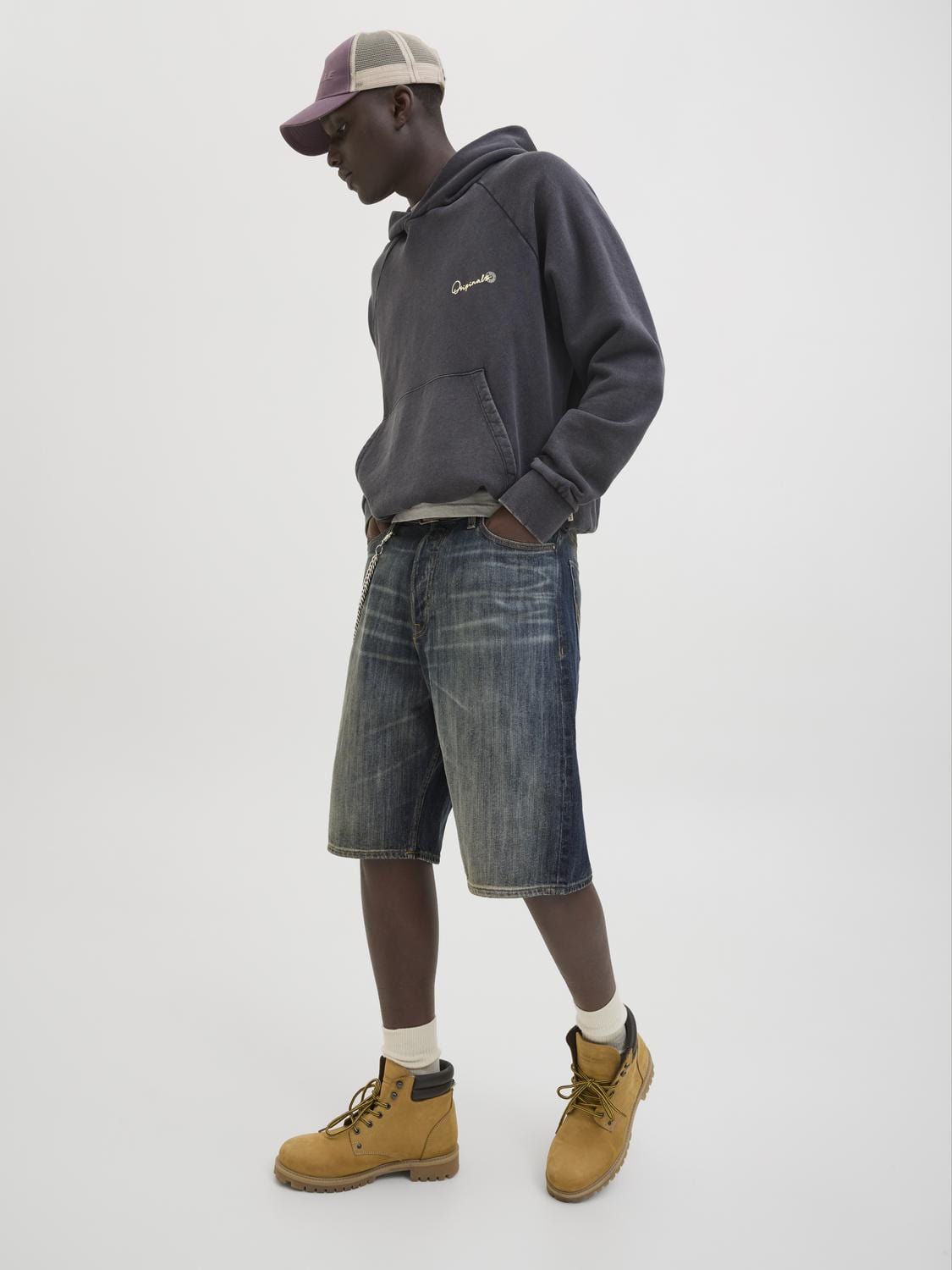 model_shot-creative