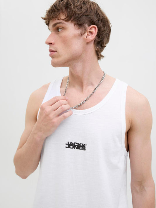 model_shot-creative