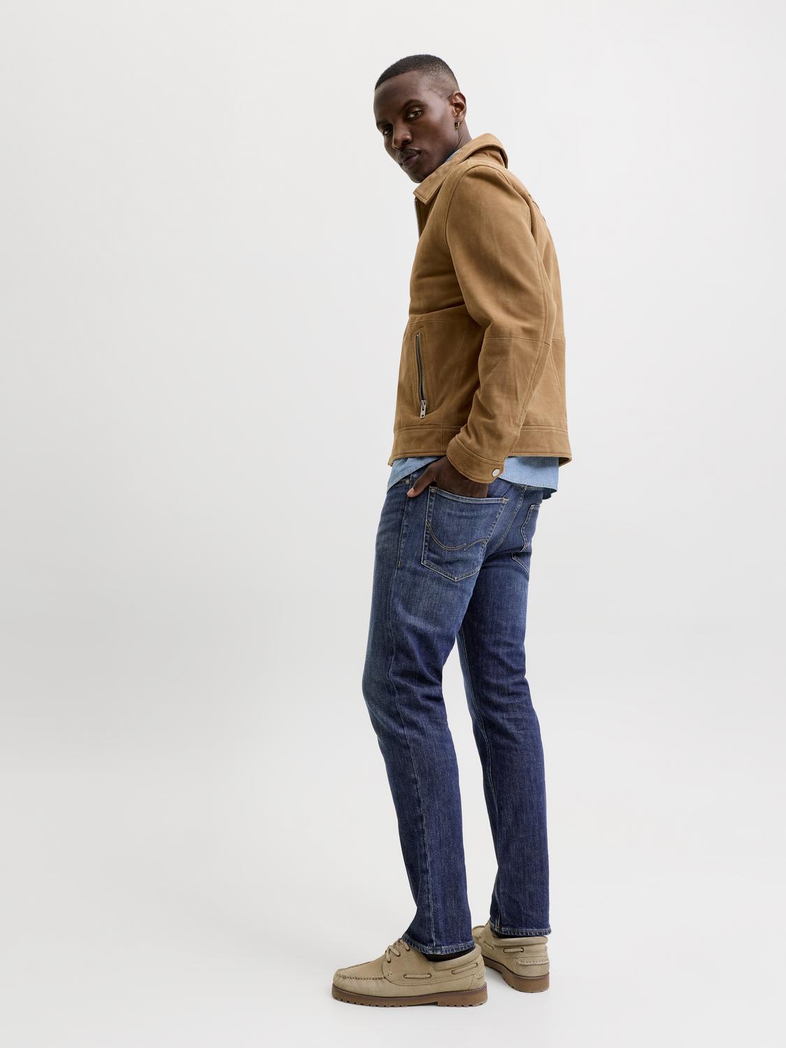 model_shot-creative