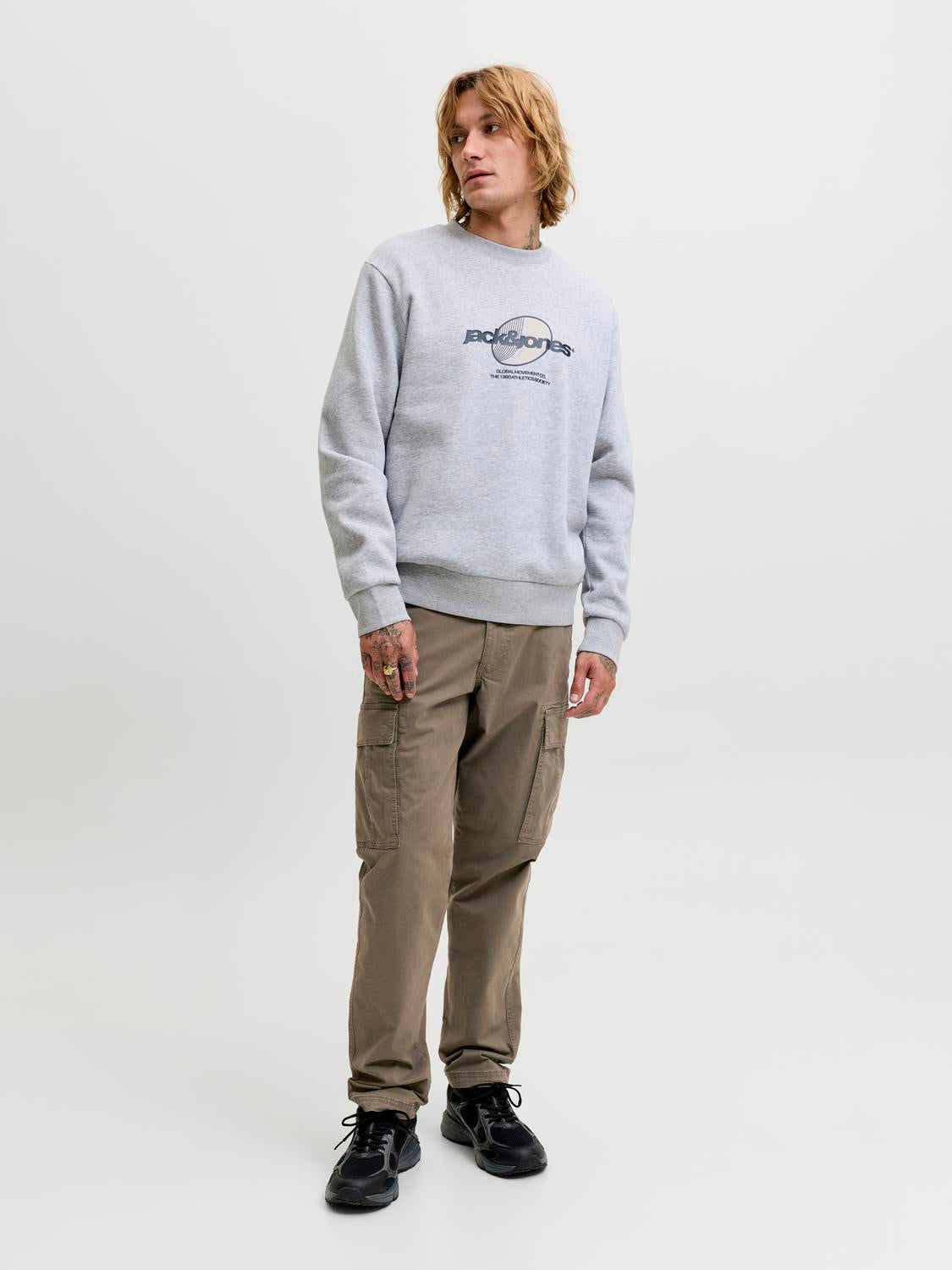 model_shot-front_full