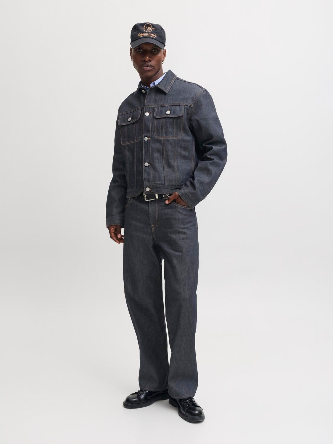 model_shot-front_full