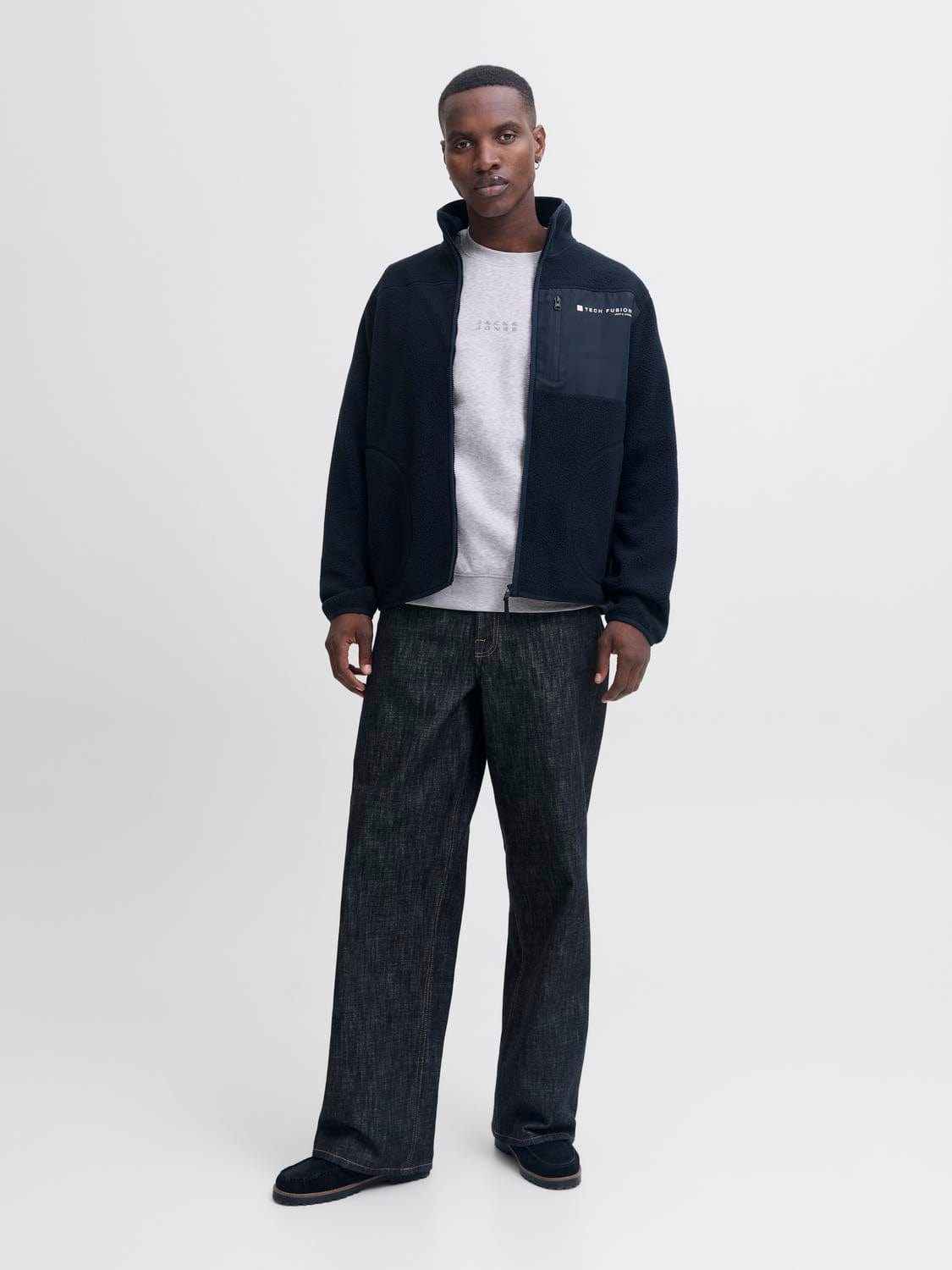 model_shot-front_full