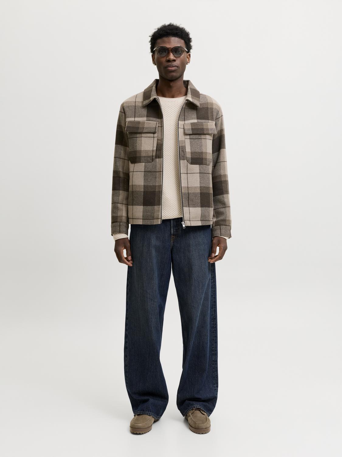 model_shot-front_full