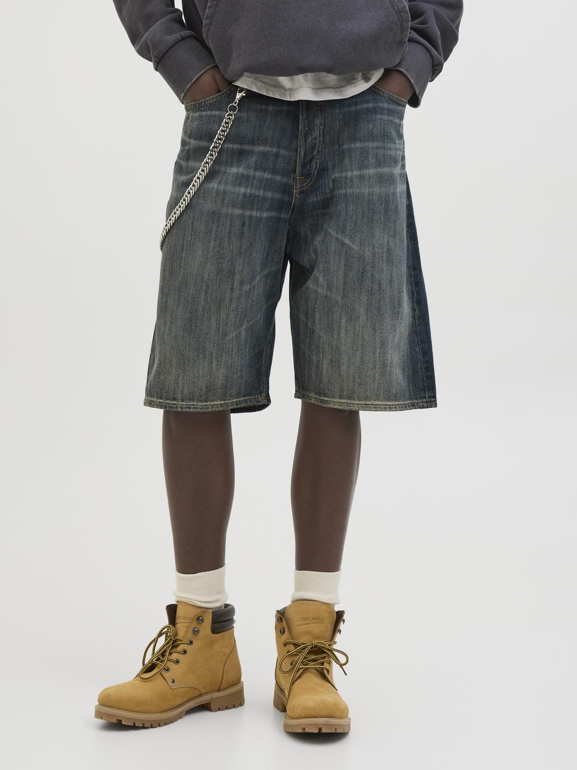 model_shot-front