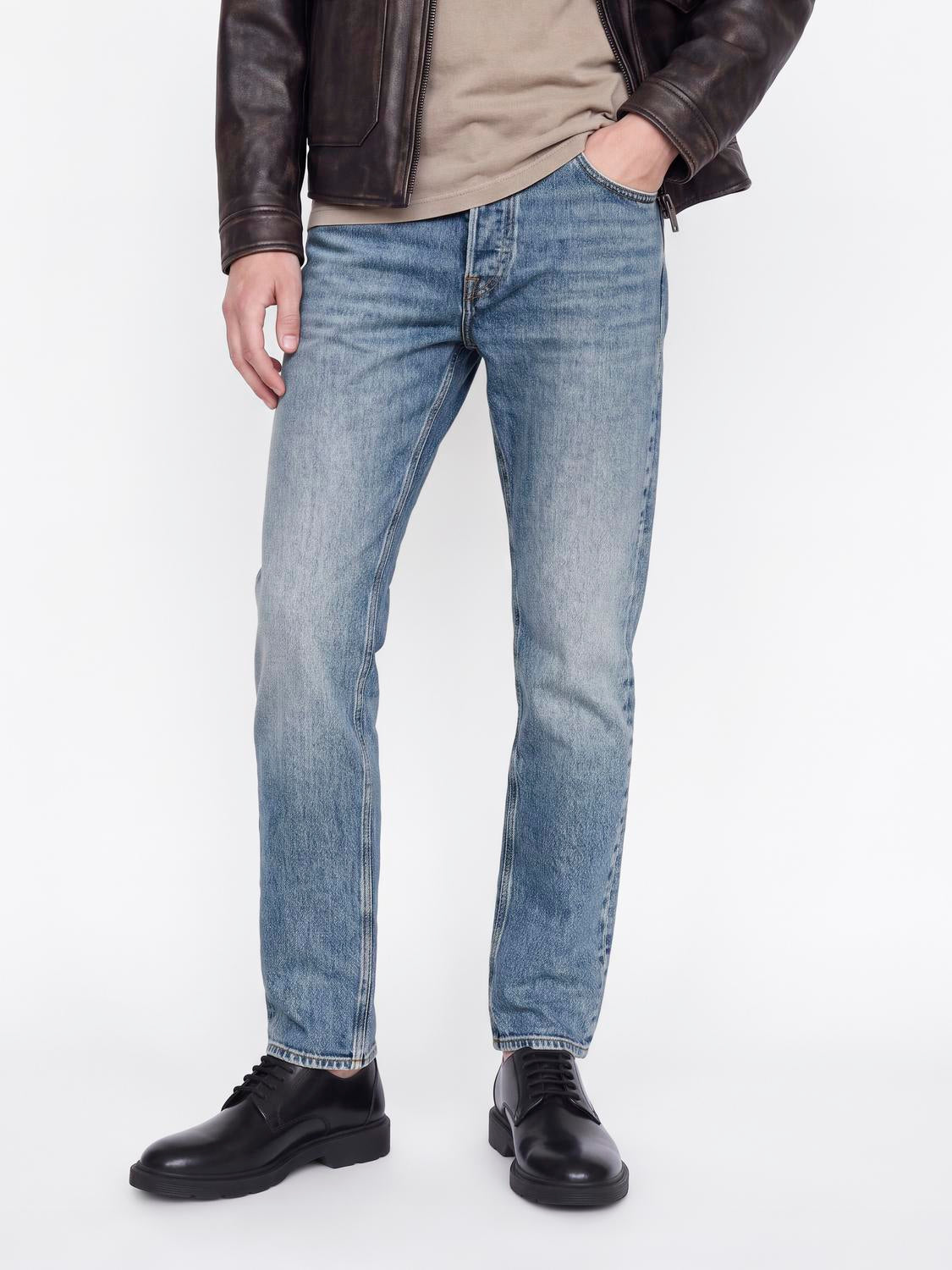 model_shot-front