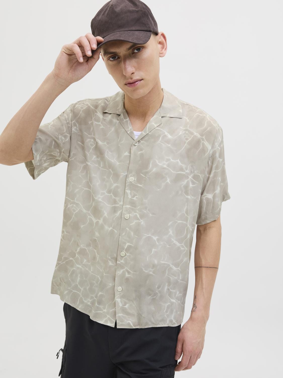 model_shot-creative