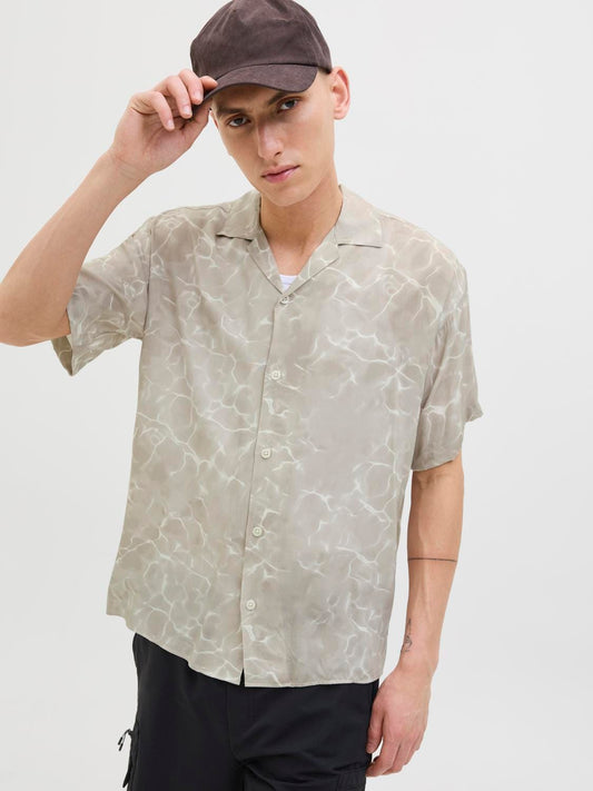 model_shot-creative
