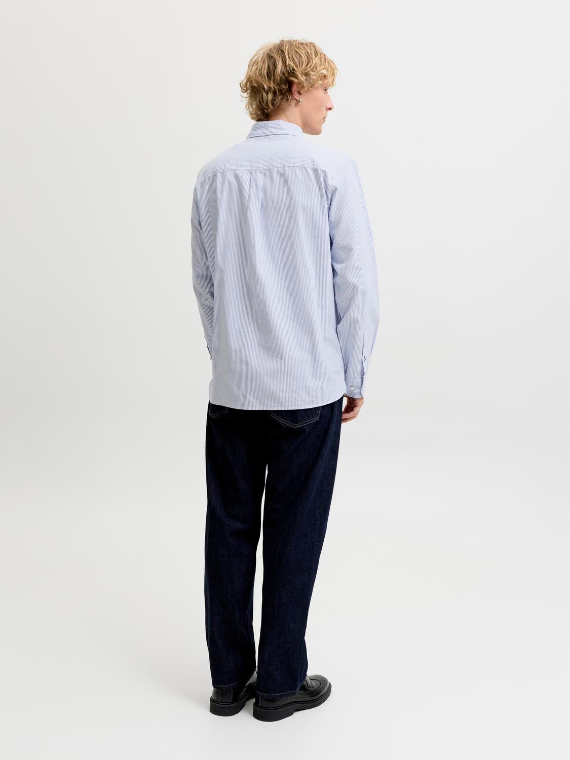 model_shot-back