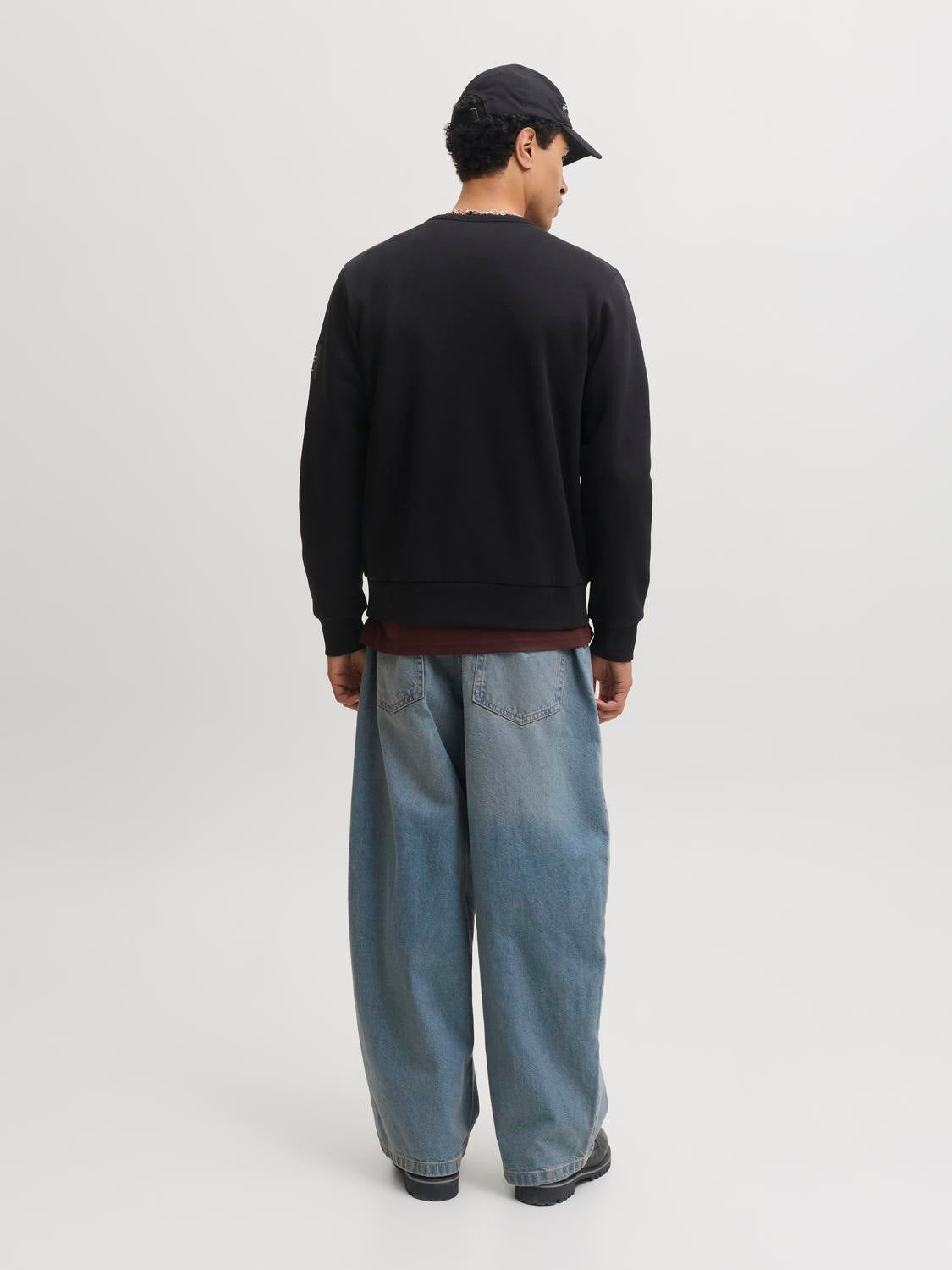 model_shot-back