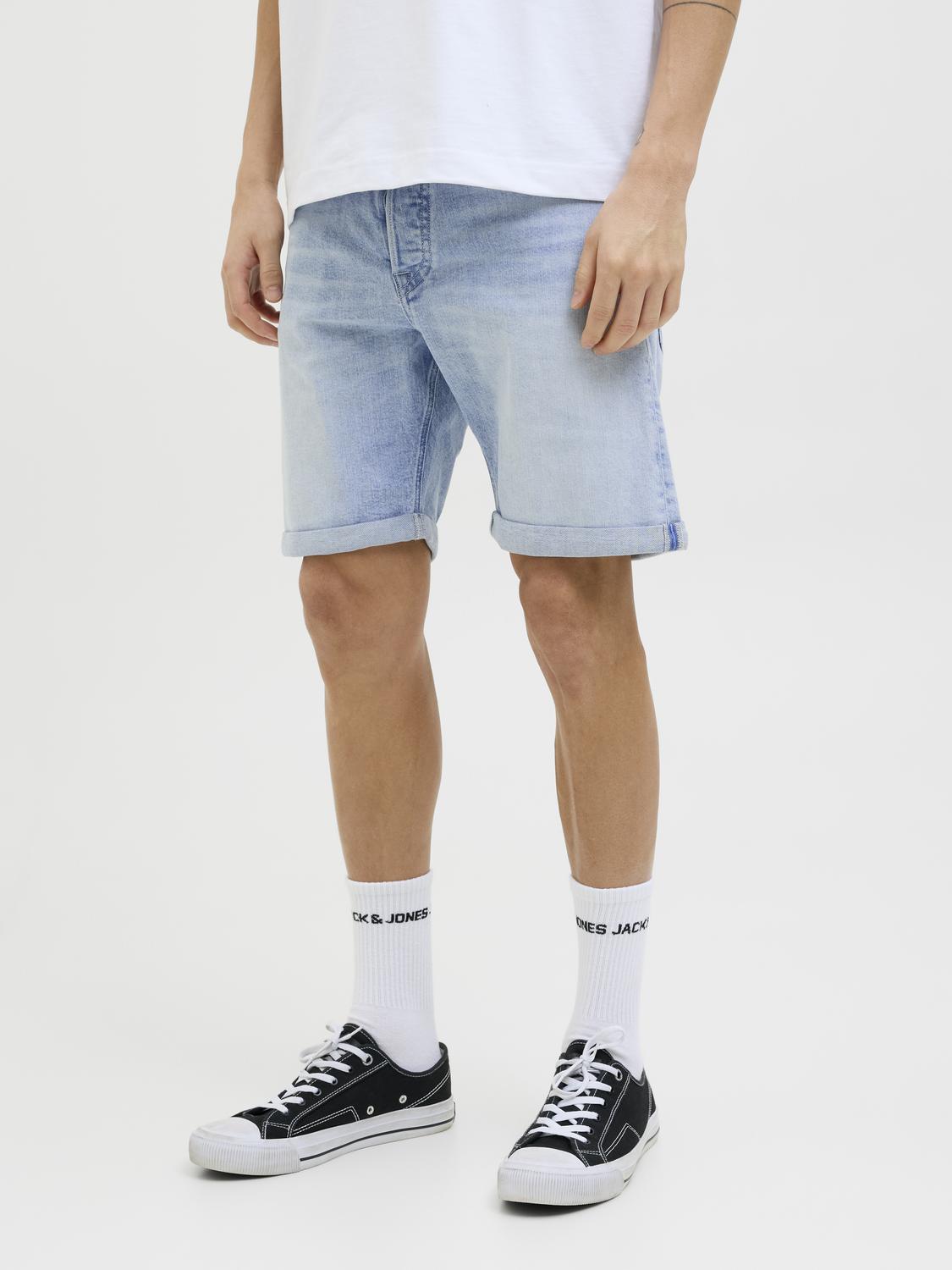 model_shot-front