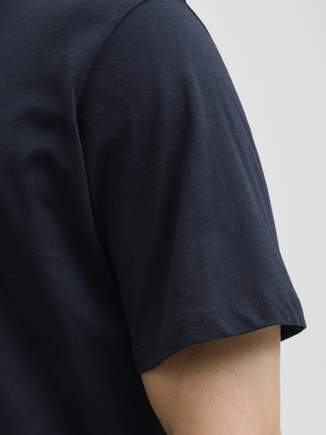 model_shot-detail