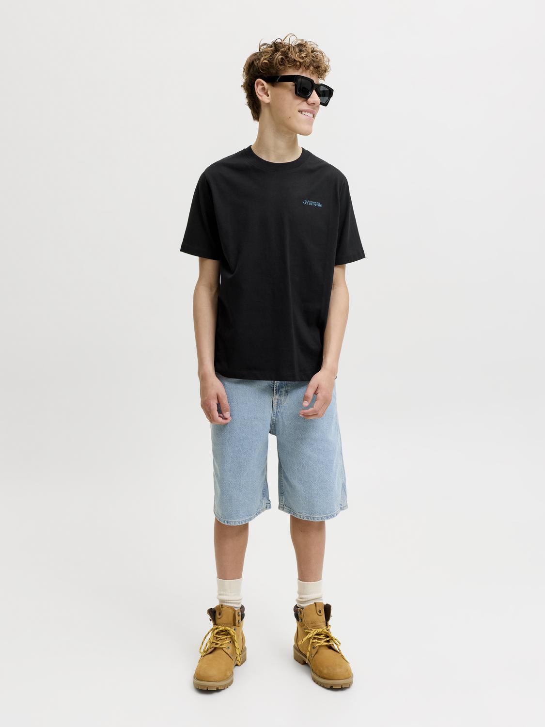 model_shot-front_full