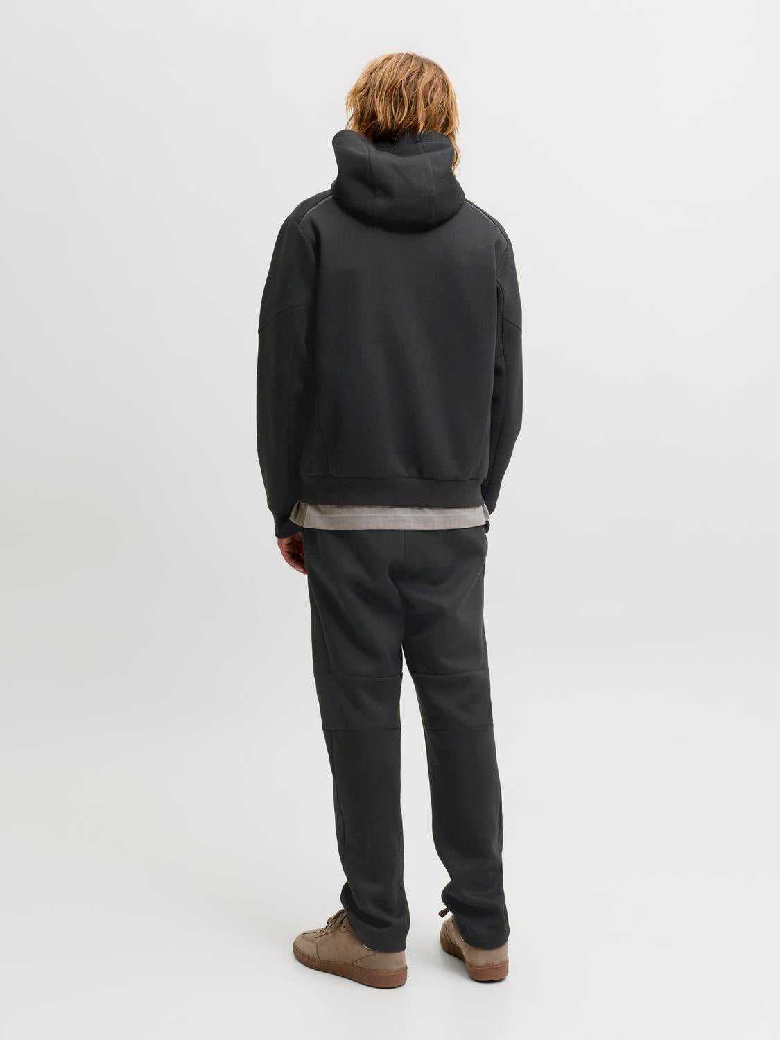 model_shot-back