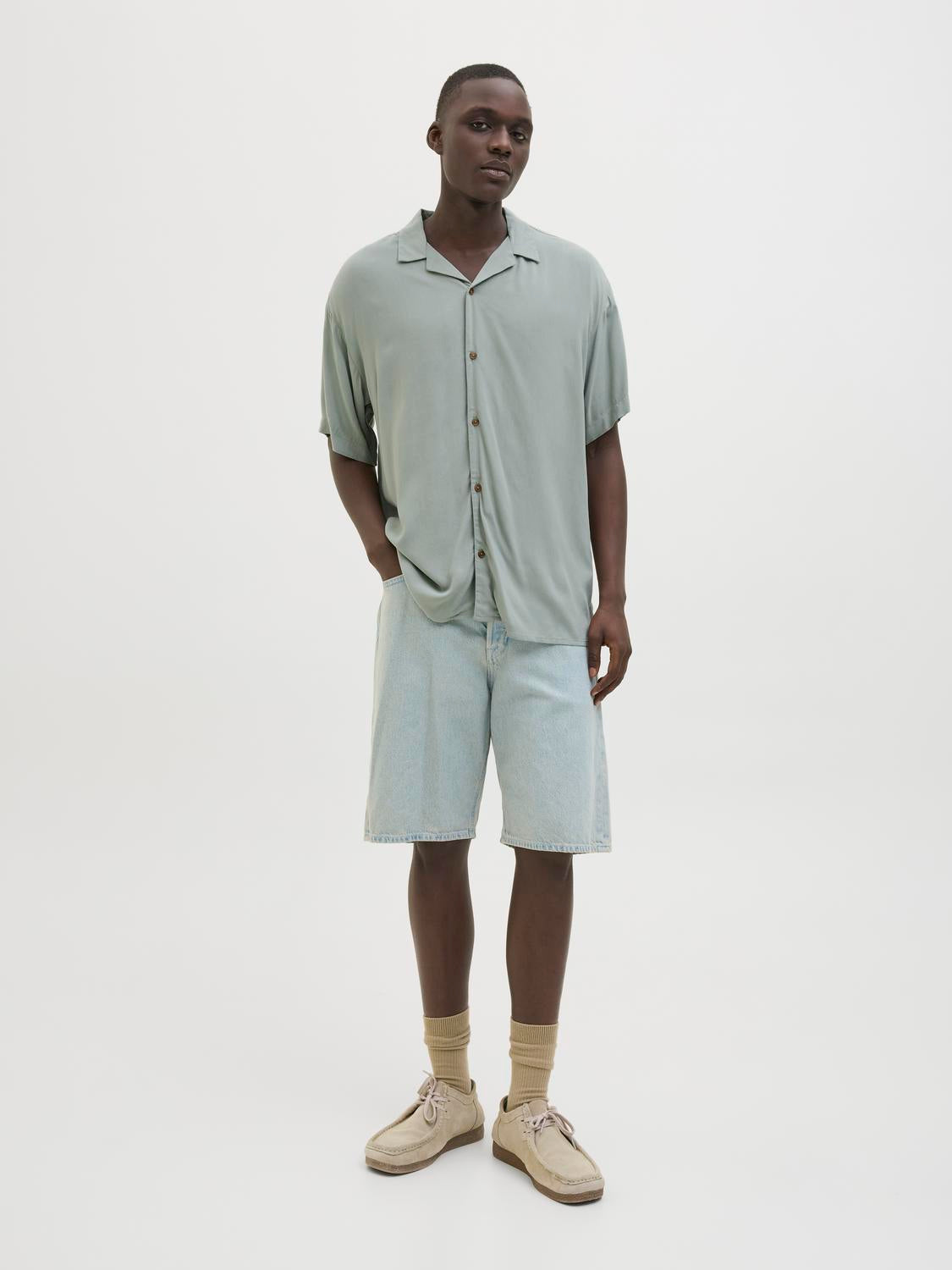 model_shot-front_full