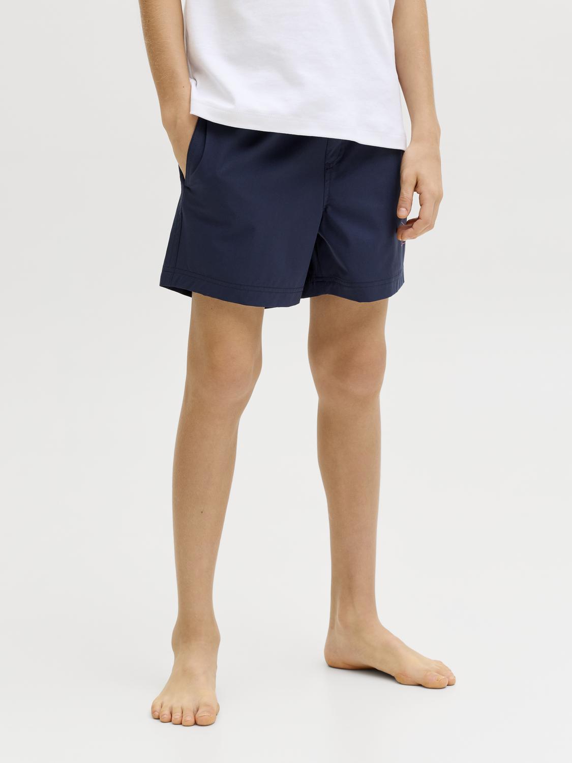 model_shot-front